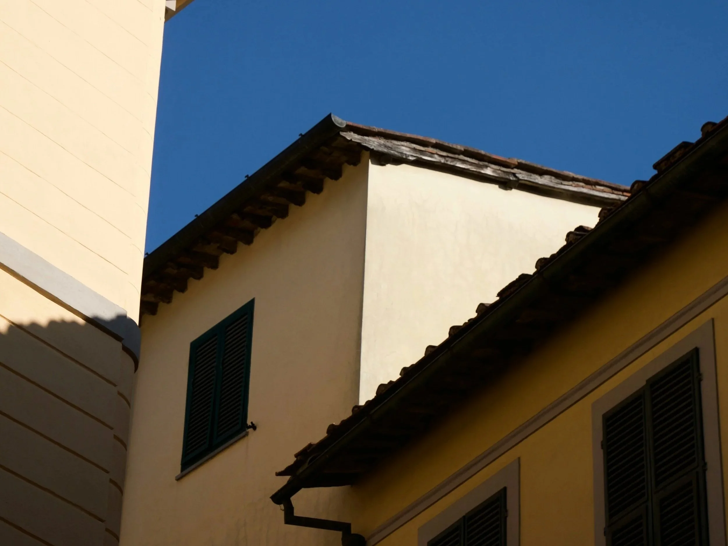 How do I navigate Italian building permits and bureaucracy?