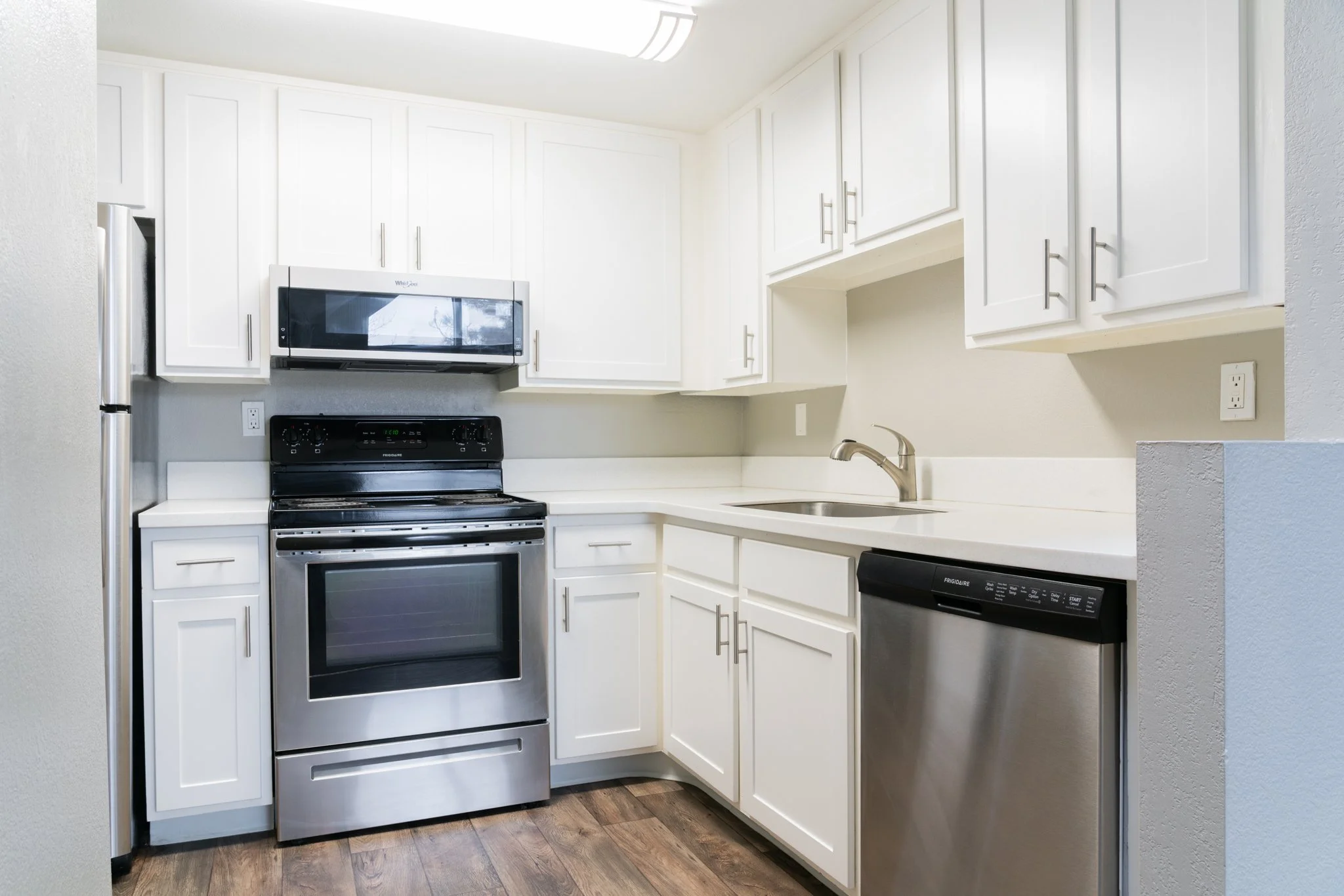 silver-bay-blg-10-apt-302 (5).jpg