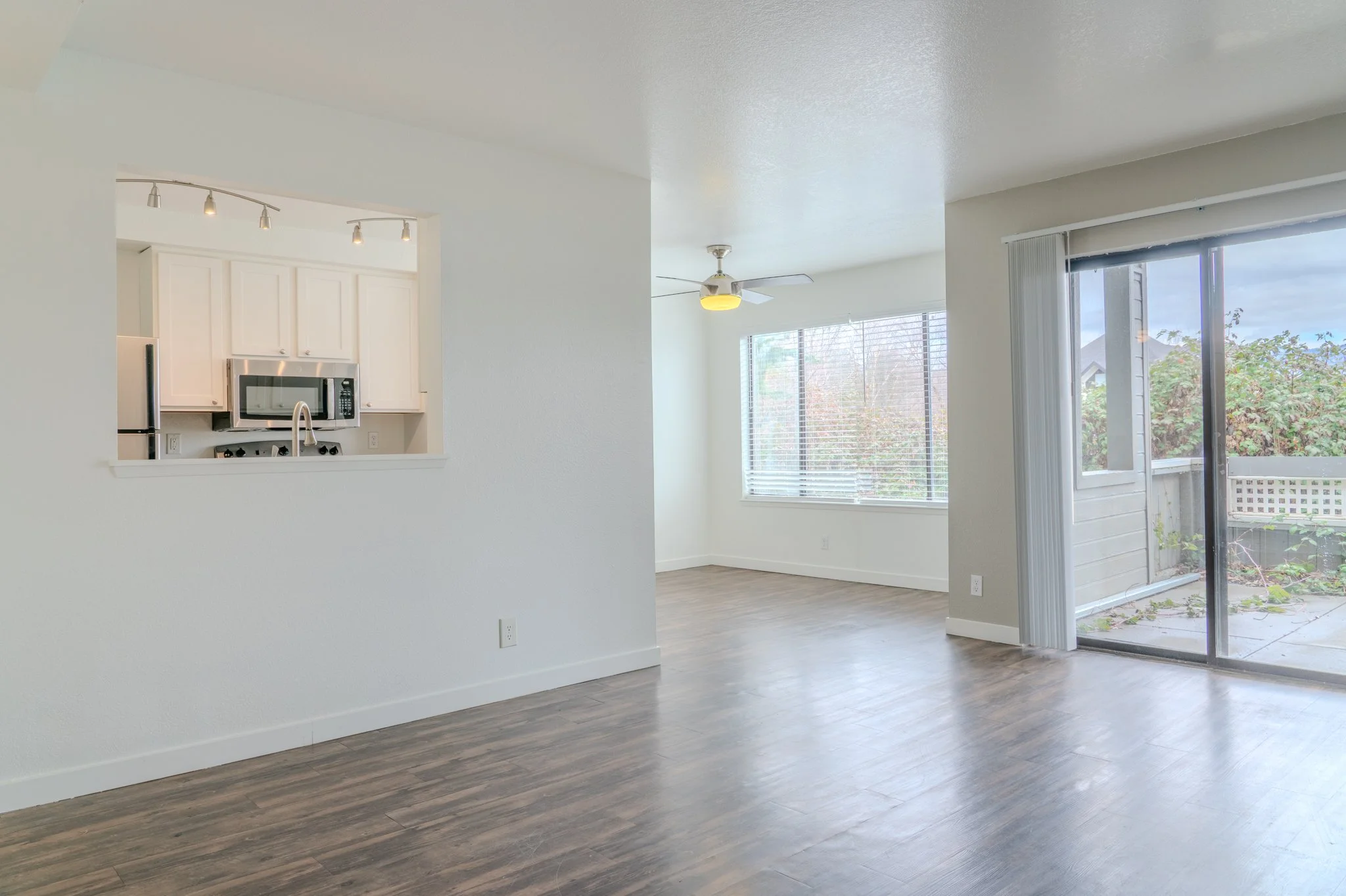 silver-bay-blg-1-apt-108 (3).jpg