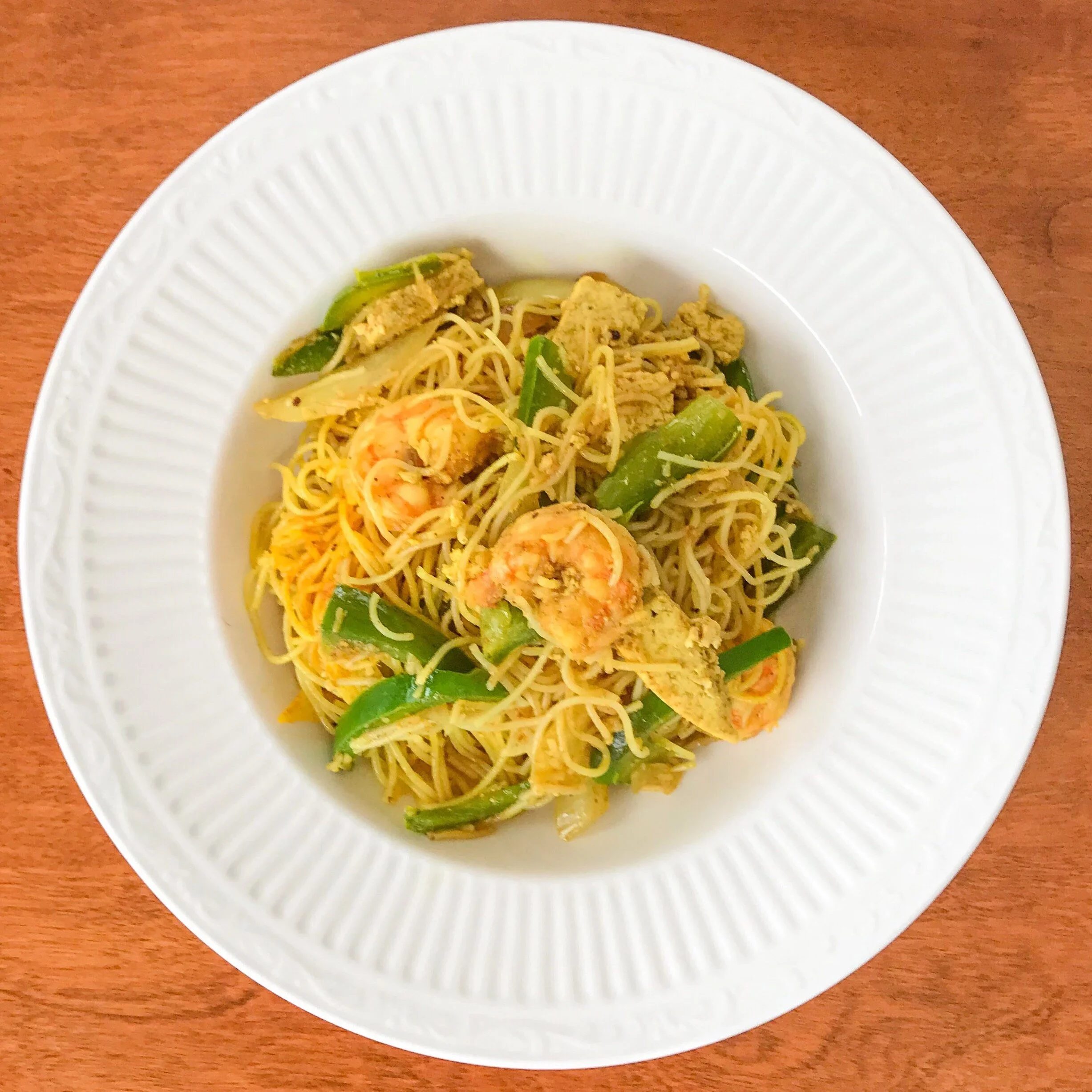 sing jau chow mei (Singapore fried rice noodles)