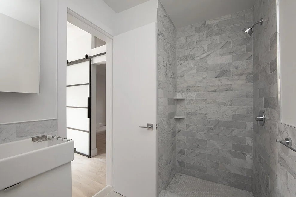 130e37_4s bathroom.jpg