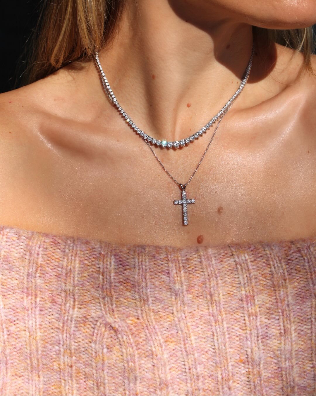 @thehannahestelle wearing the 10 Carat Natural Rivera Tennis Necklace &amp; Diamond Cross Necklace.💎

Such a perfect pairing ✨ 

#TennisNecklace #LuxuryJewelry #Diamonds