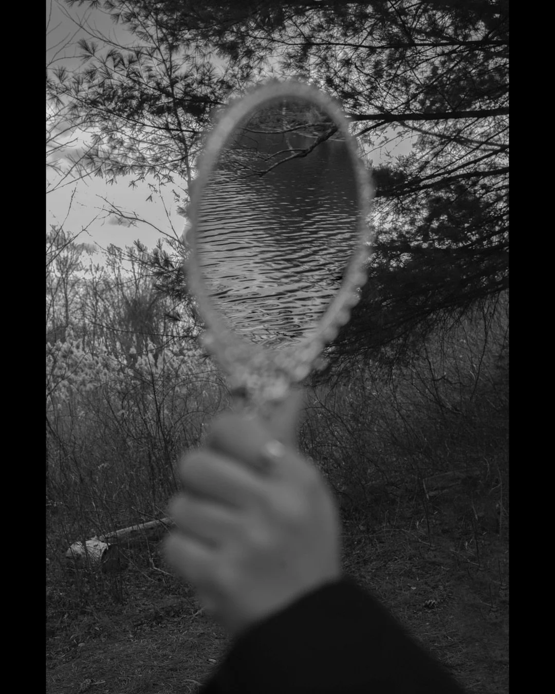 Saving the princess from her tower, with my lovely hand model @alexiamorenoz 🖤🗝️⌚️

#bnw #bwphotography #fantasy #surrealphotography #dreamscape