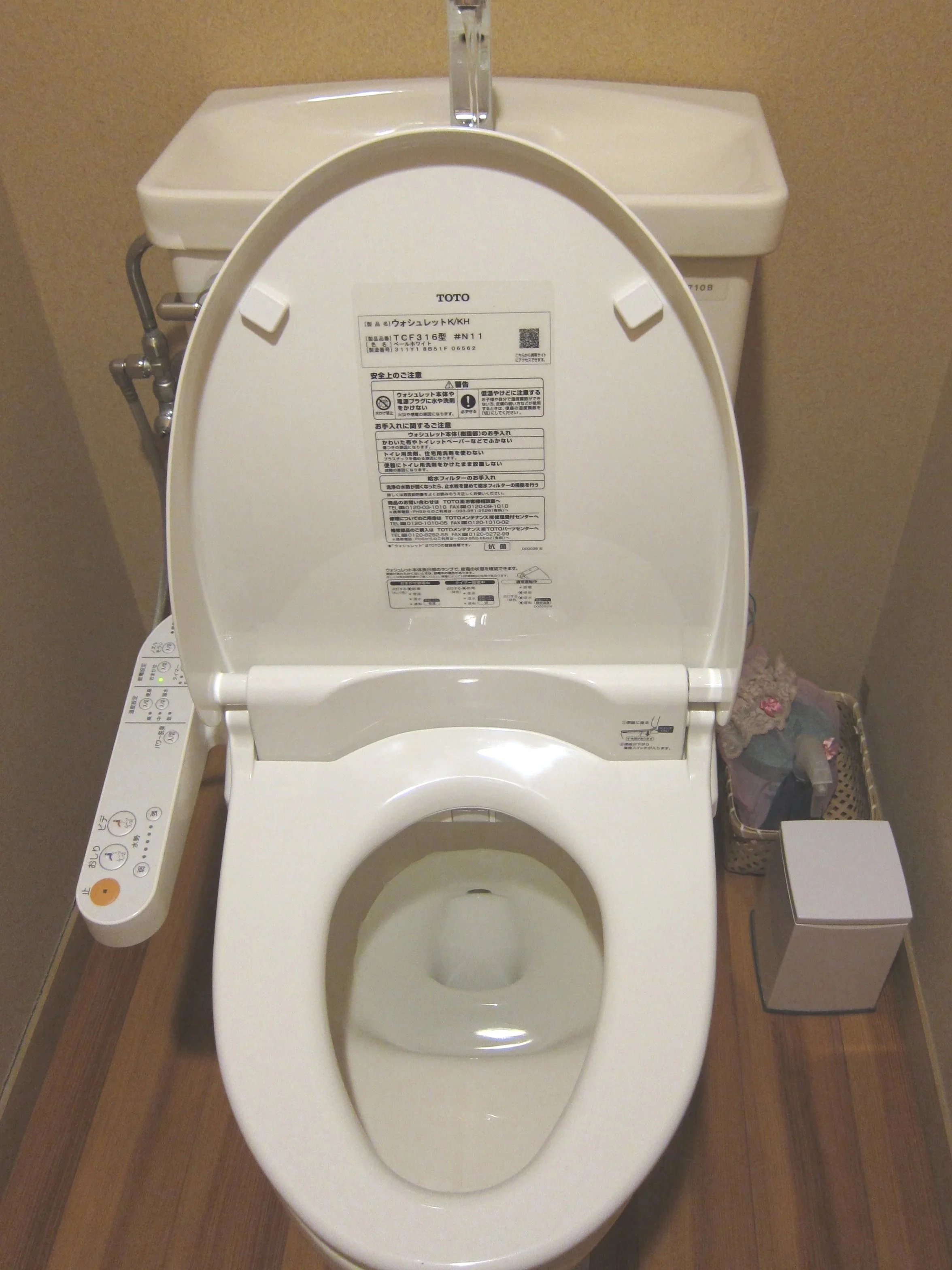 Ep. 10: Japanese vs. American toilets
