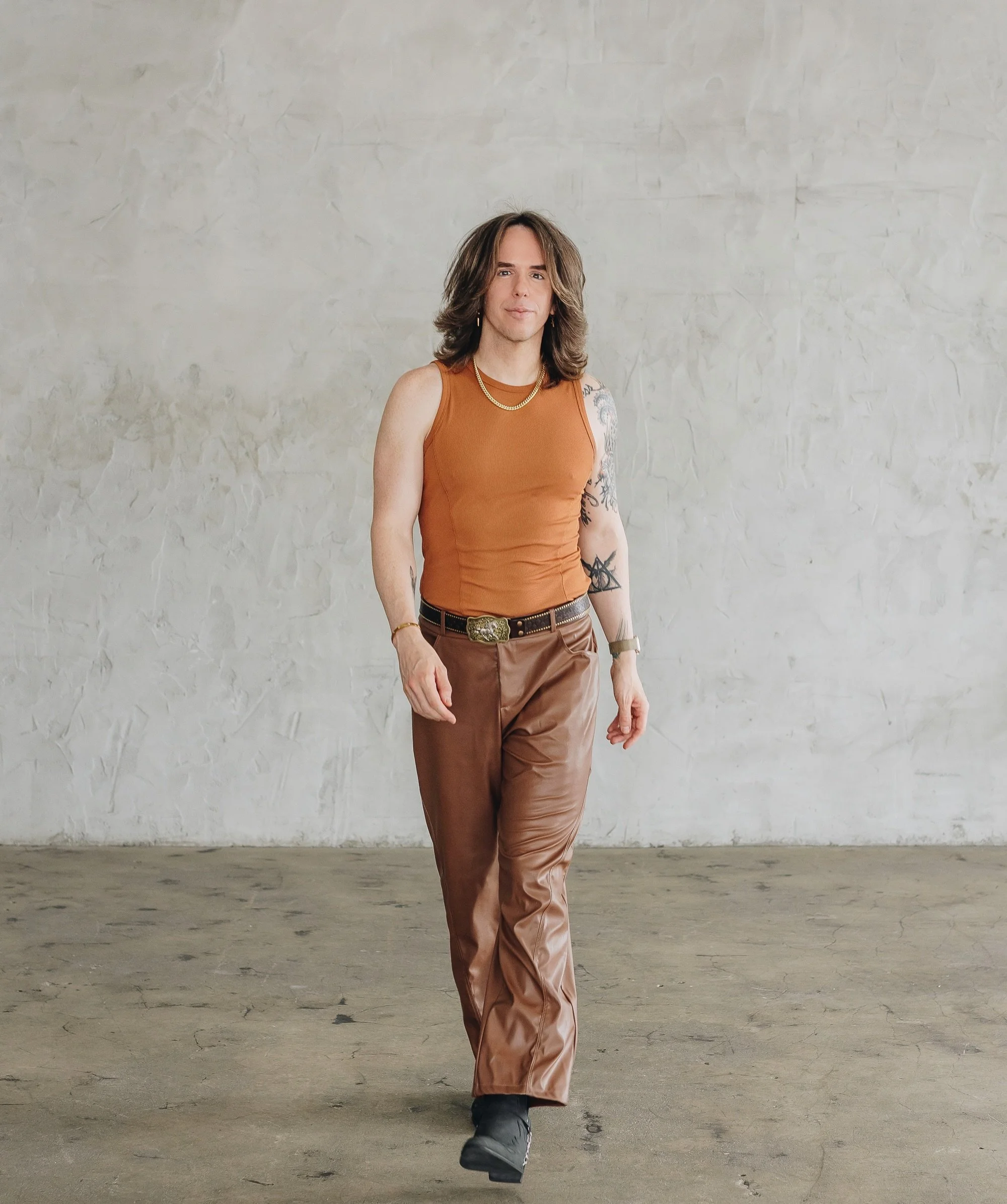 Everyone keeps telling me I&rsquo;m giving Steven Tyler, and I&rsquo;m not mad about it🪩✨👑

#70sStyle #RockstarStyle #GlamRock #StevenTyler #vintagefashion