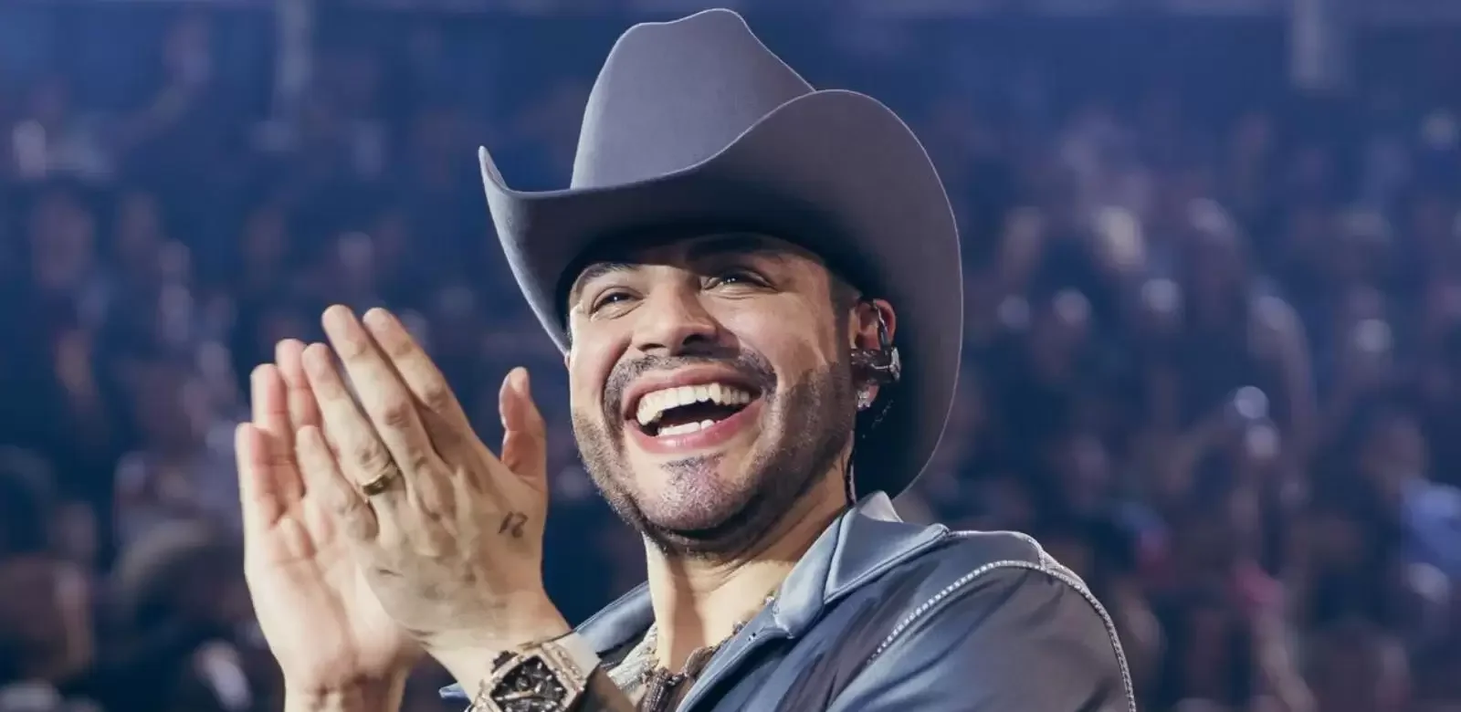 Eduin Caz sorprende con radical cambio de look y enciende las redes antes de su próximo concierto