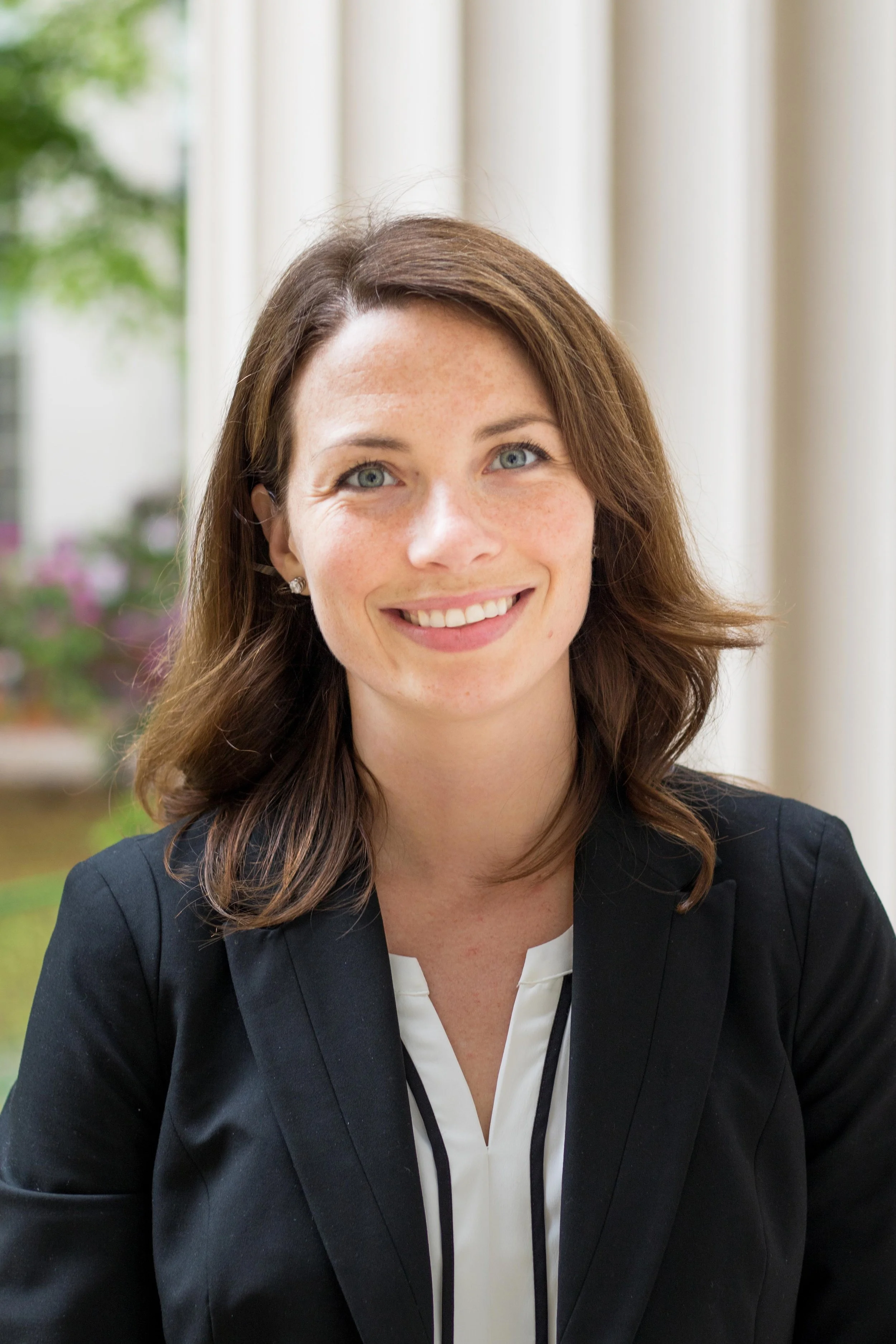 Nicole_Headshots-8 (1).jpg