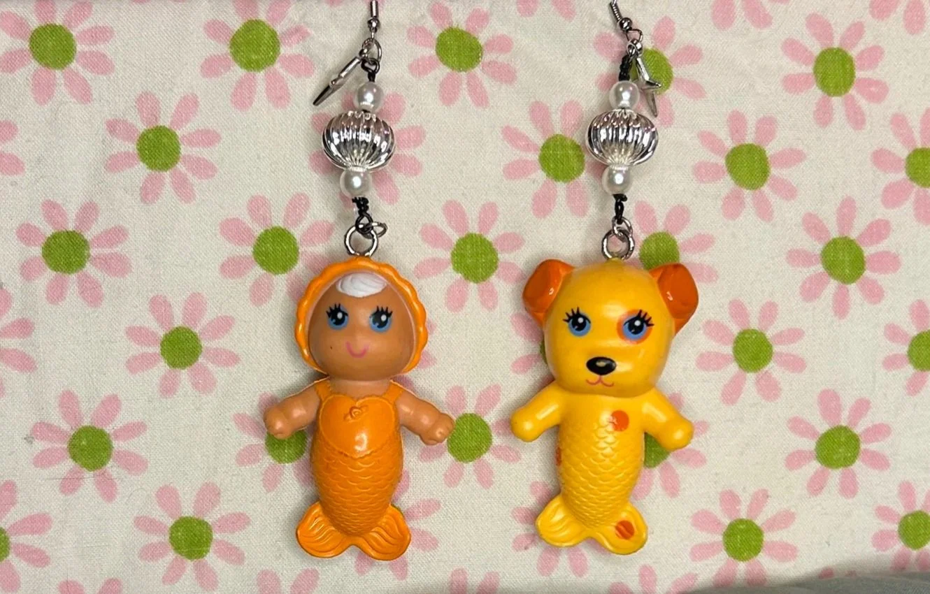 1979 Vintage Sea Wees Toy Earrings