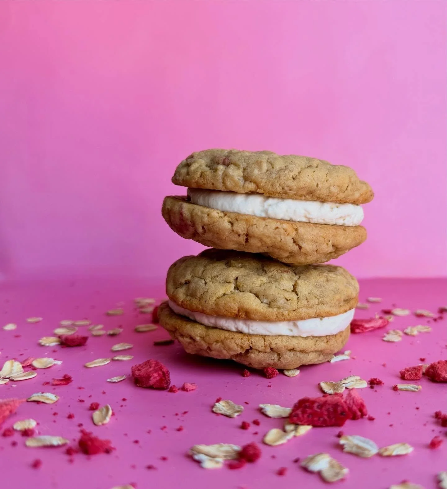 oatmeal fruit n&rsquo; cream pie 🍓

@quaker 

#oatmeal #cookie #strawberry #smallbatch #wendell