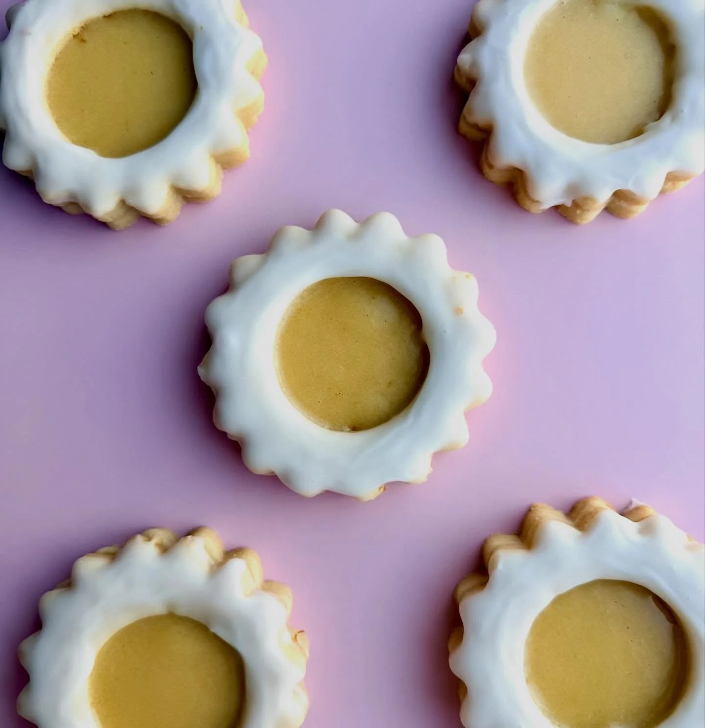 sunny daze 🌞🍋

Lemon Blossom Cookie

#lemon #bakery #sunshine #cookies #wendell