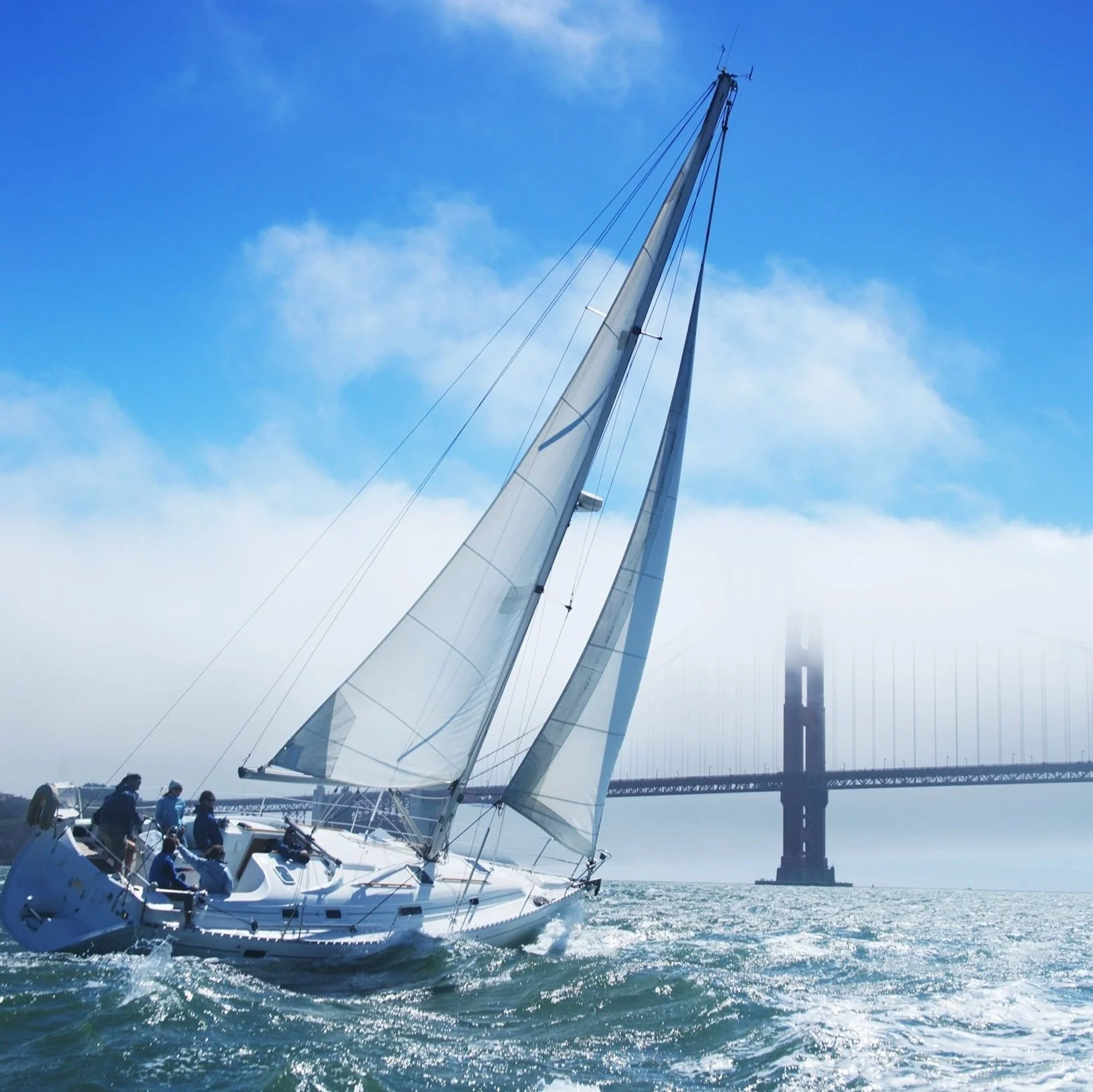 Sailboat, motorboat, and catamaran hull cleaning. Serving the marinas in Alameda (24 hours), Berkeley, Emeryville, Oakland, Richmond, San Francisco, Sausalito, and Treasure Island, California. 