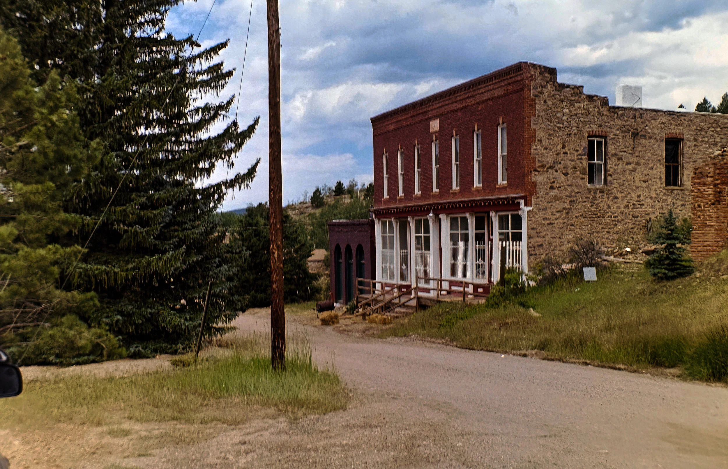 Nevadaville
Zeiss Ikon Ikonta 523/2
Film: Kodak Gold
Speed: 200
Size: 120
Format: 6x9