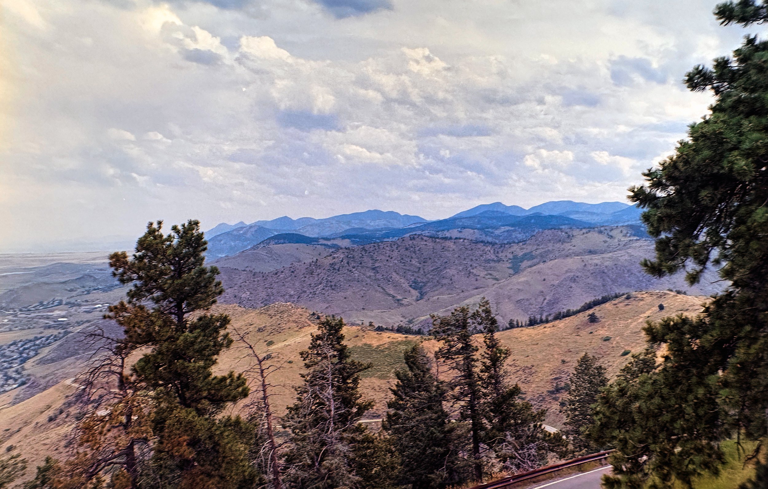 Lookout Mountain
Zeiss Ikon Ikonta 523/2
Film: Kodak Ektar
Speed: 100
Size: 120
Format: 6x9