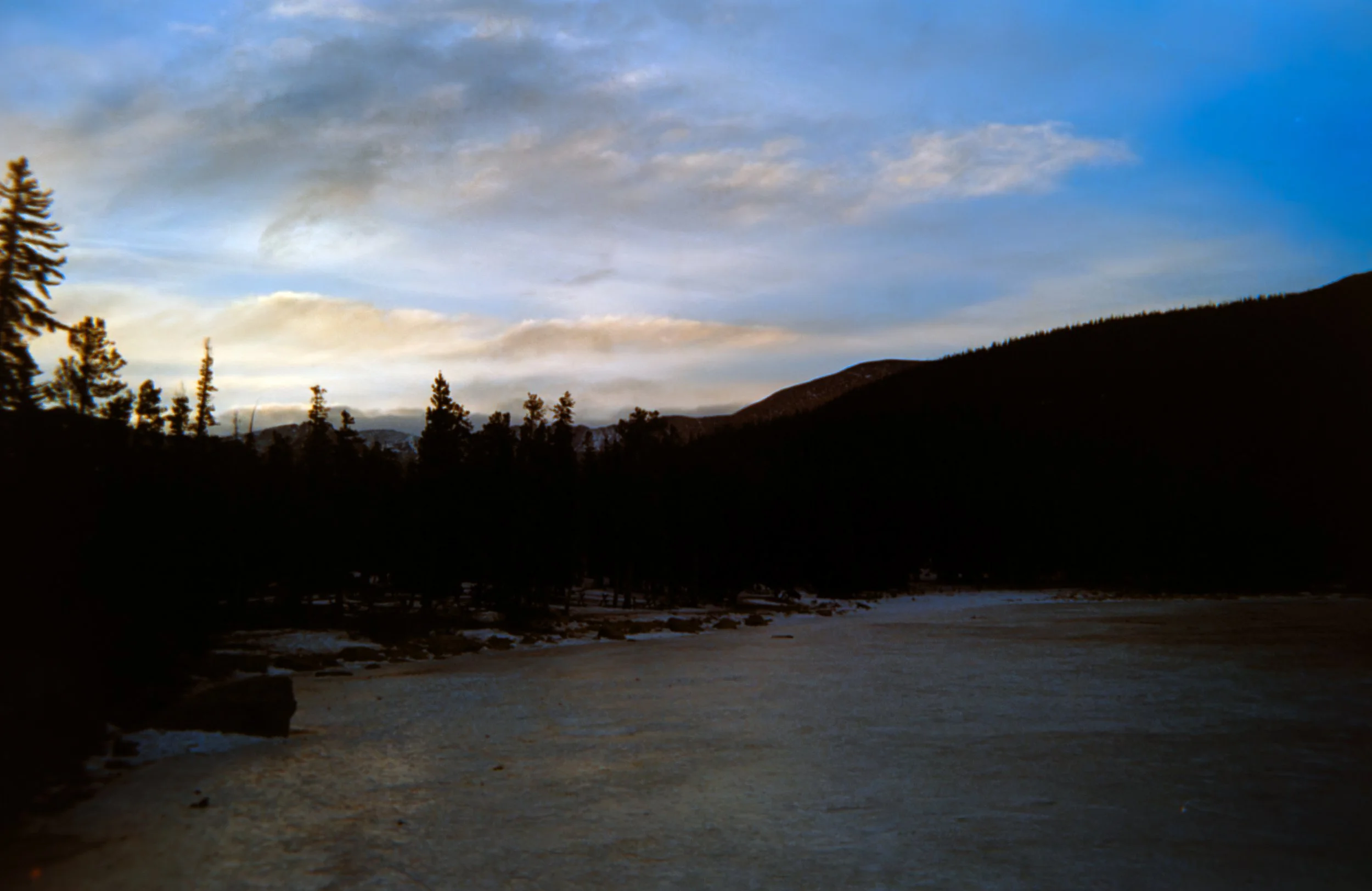 Echo Lake
Camera: Konica Aiborg
Film: Kodak Ultra Max
Speed: 400
Size: 135
Format: Full frame