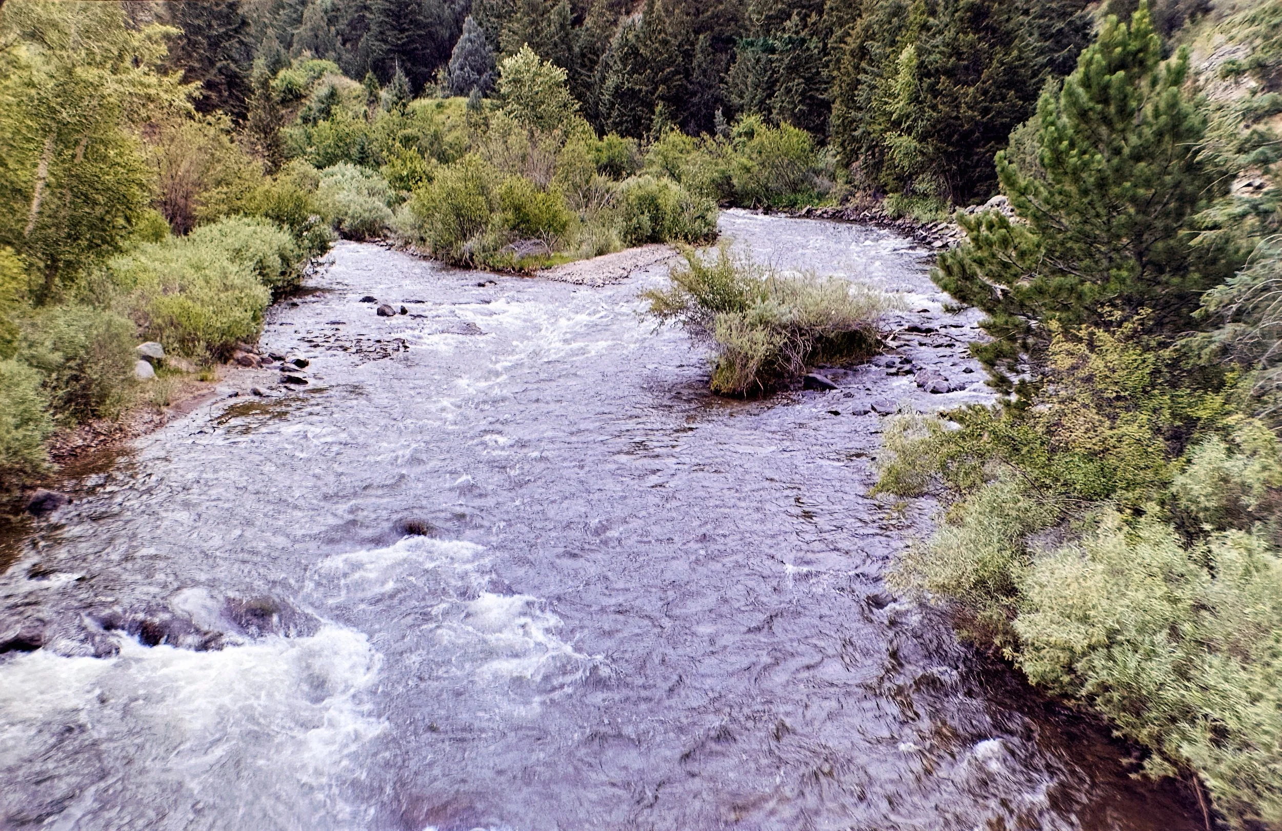 Clear Creek Canyon
Zeiss Ikon Ikonta 523/2
Film: Kodak Gold
Speed: 200
Size: 120
Format: 6x9
