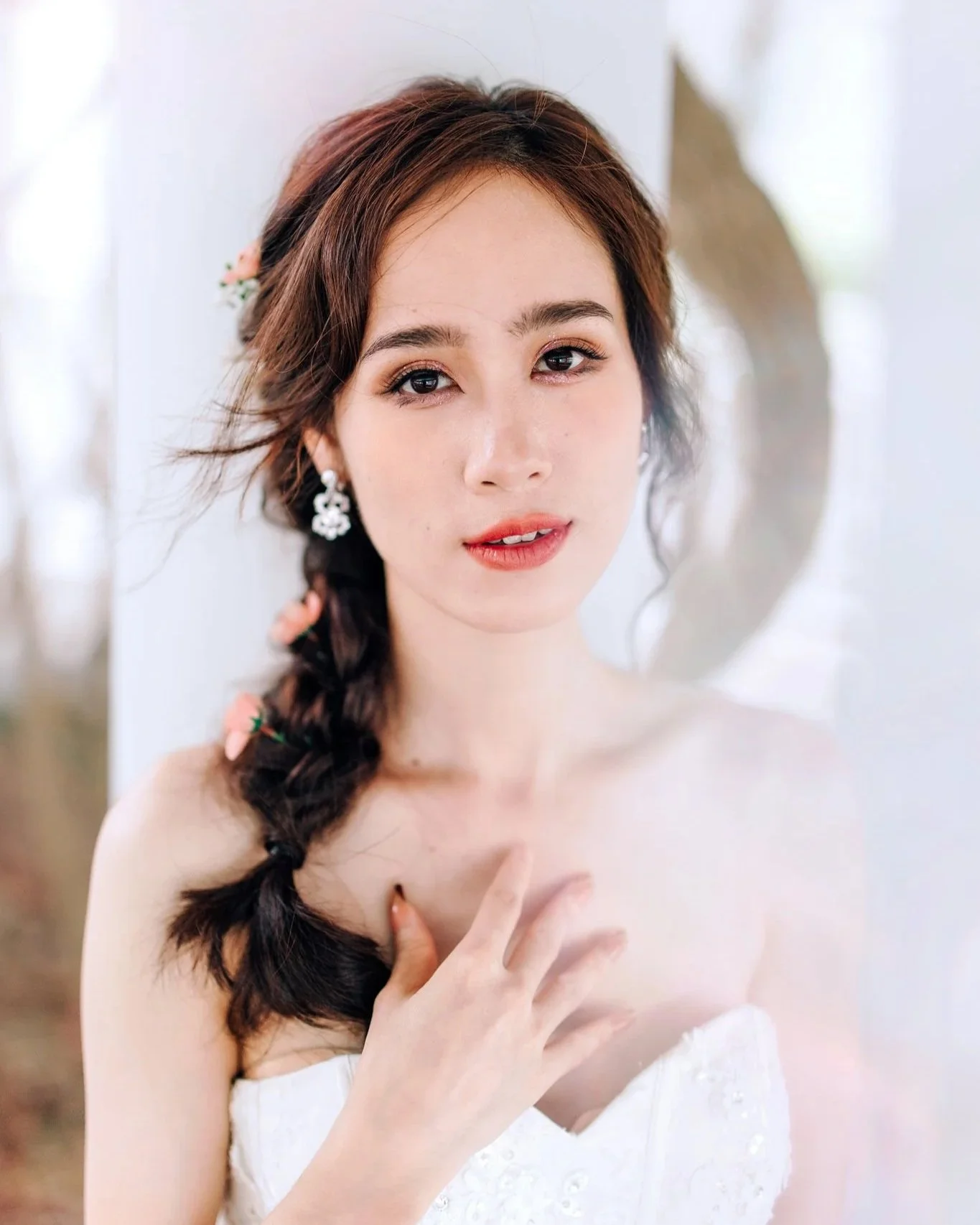 Korean-inspired pre-wedding makeup in Singapore to enhance your natural glow.