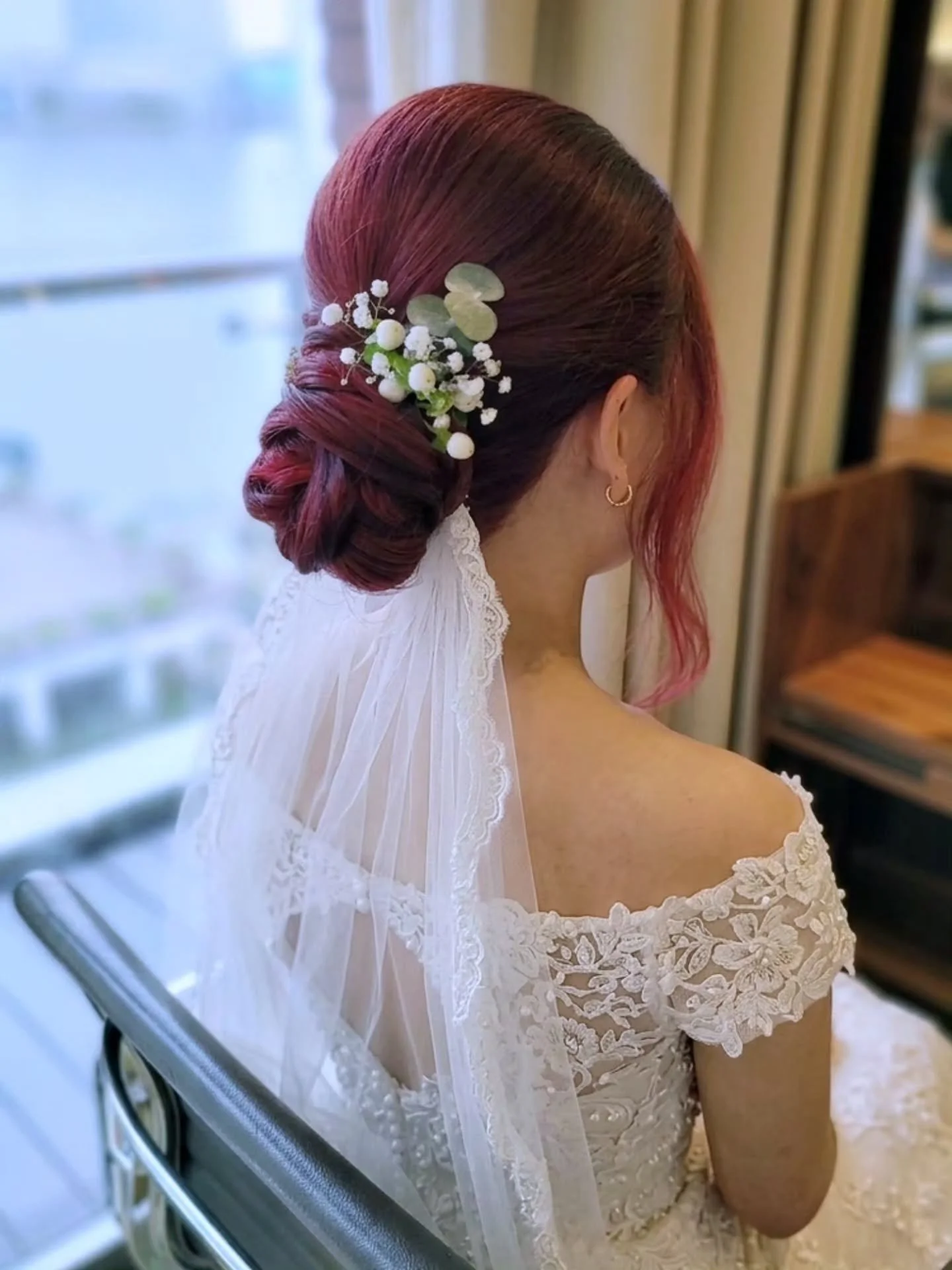Understated. Refined. Effortlessly beautiful. Finished with an elegant up-do that feels both modern and timeless, this look moves beautifully from quiet moments to grand celebrations.

Elevate your bridal beauty experience. DM us to reserve your pers