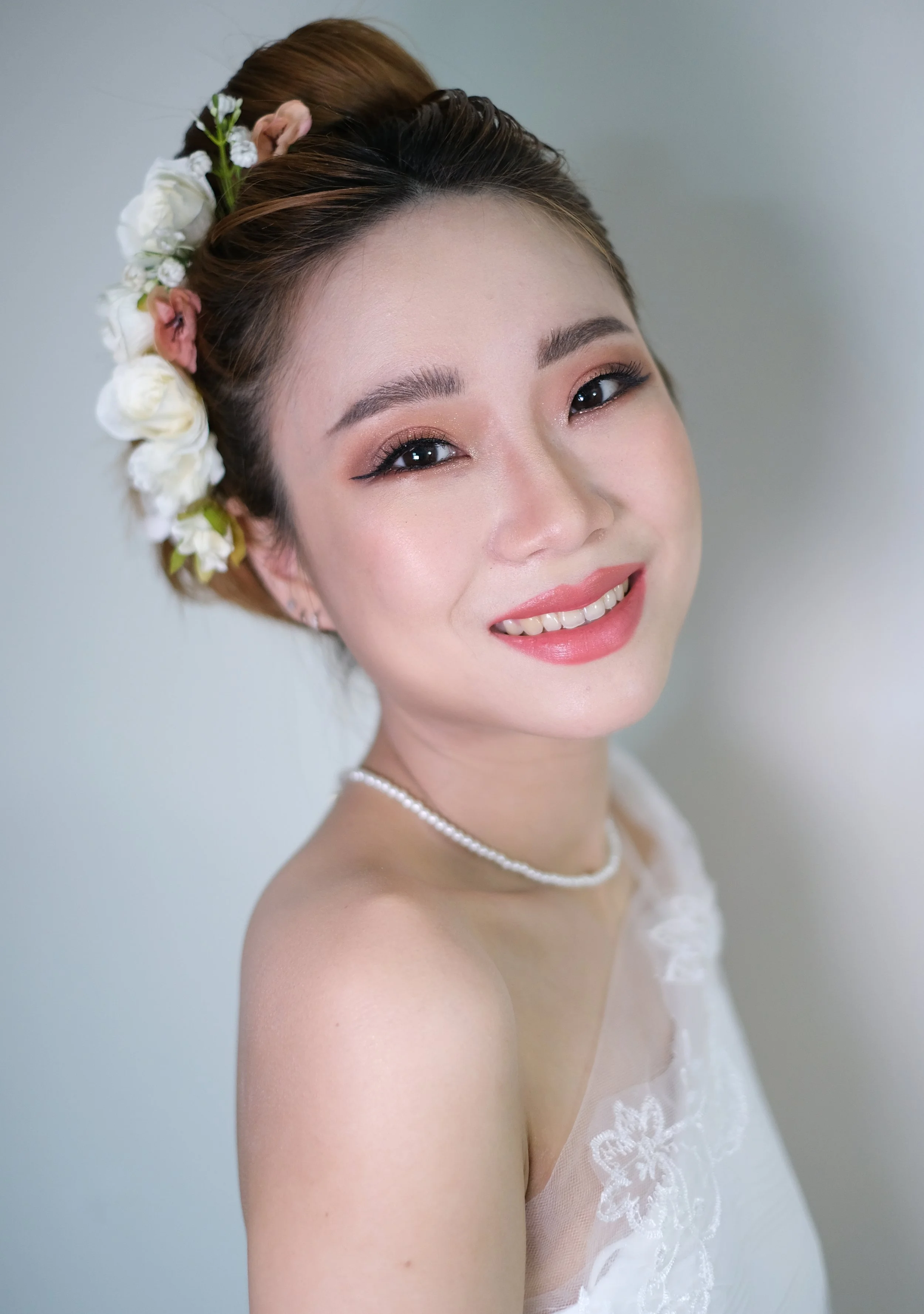 Thai Makeup & Hair Singapore
Flawless Thai bridal makeup and hair in Singapore, designed to enhance your natural beauty with elegance and timeless style. Perfect for weddings and pre-wedding photoshoots.