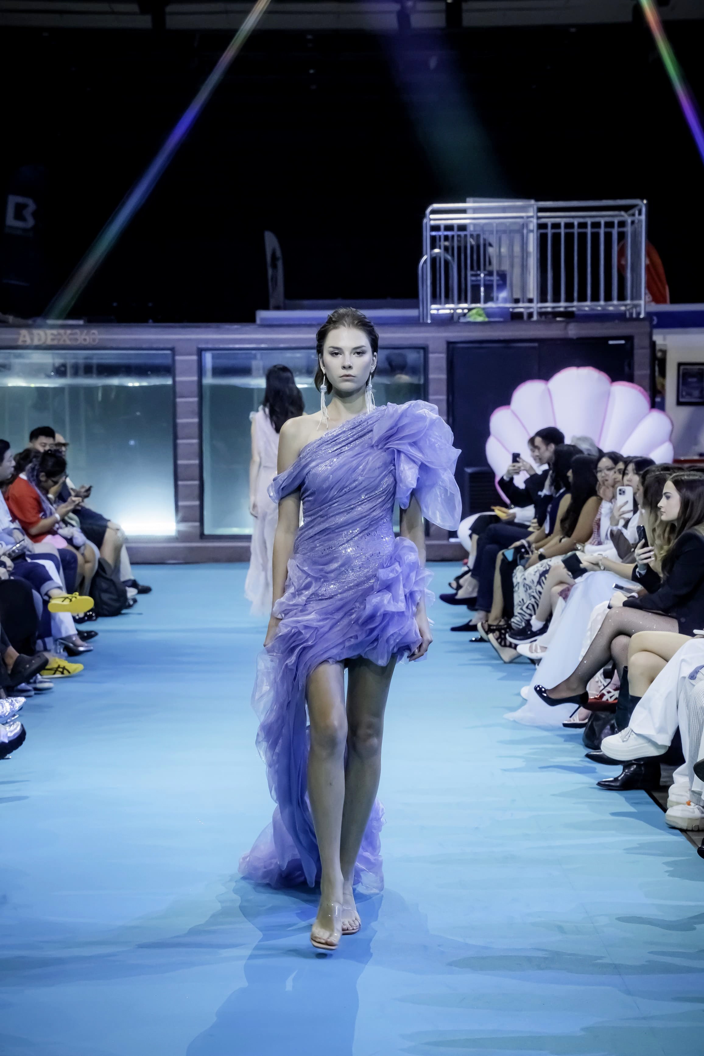 couture-wedding-dress-runway.jpg.jpg
