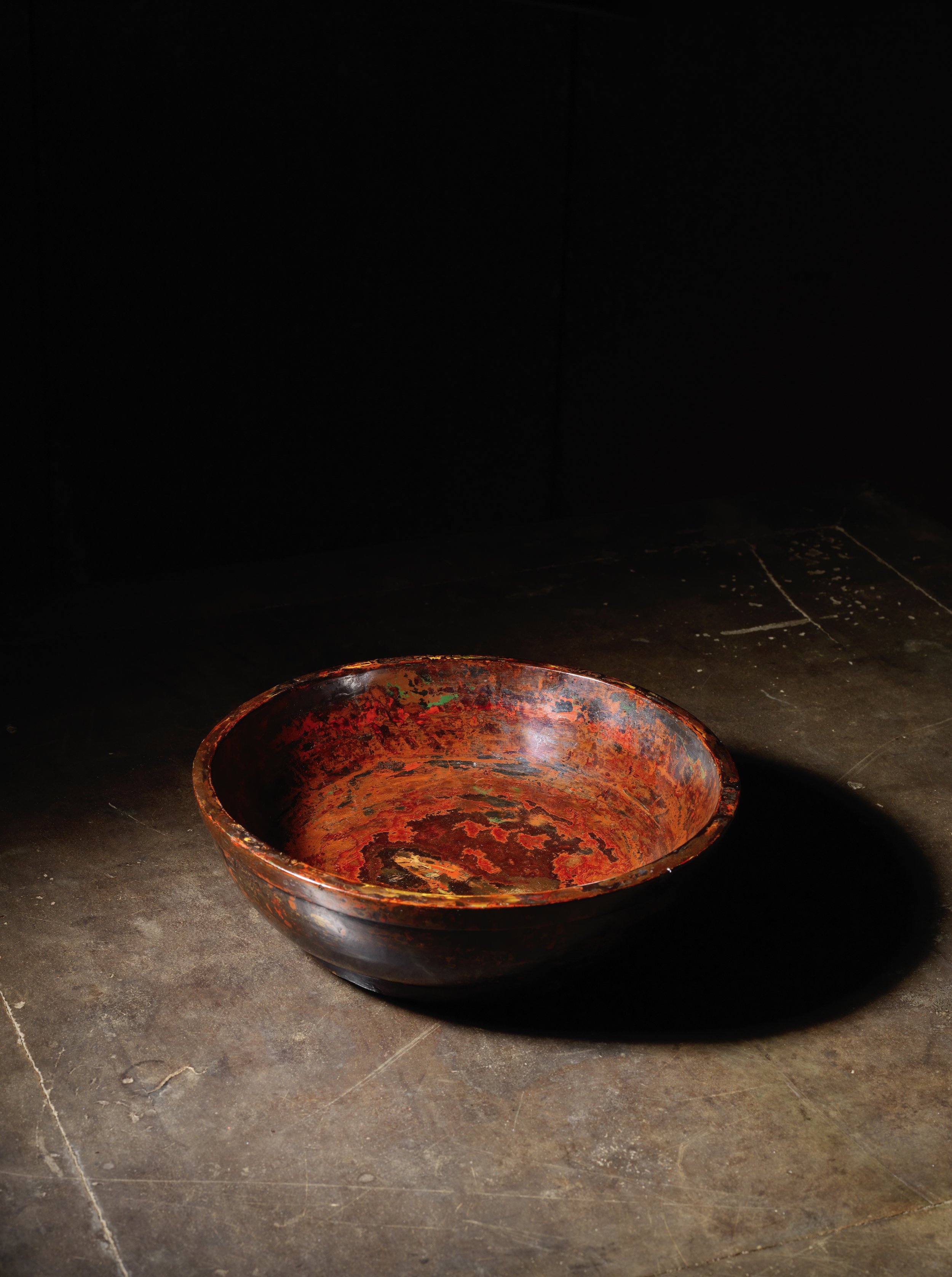 A crafted lacquer bowl, 
Japan: 20th century
