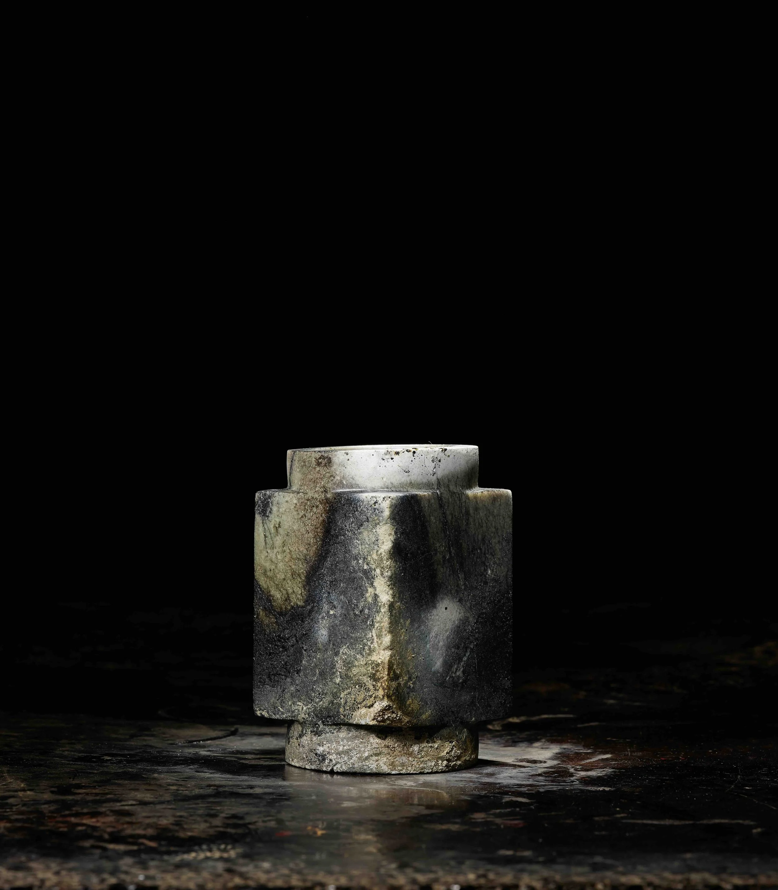 black and grey jade cong, 
China: Qijia Culture (2200–1600 BCE)