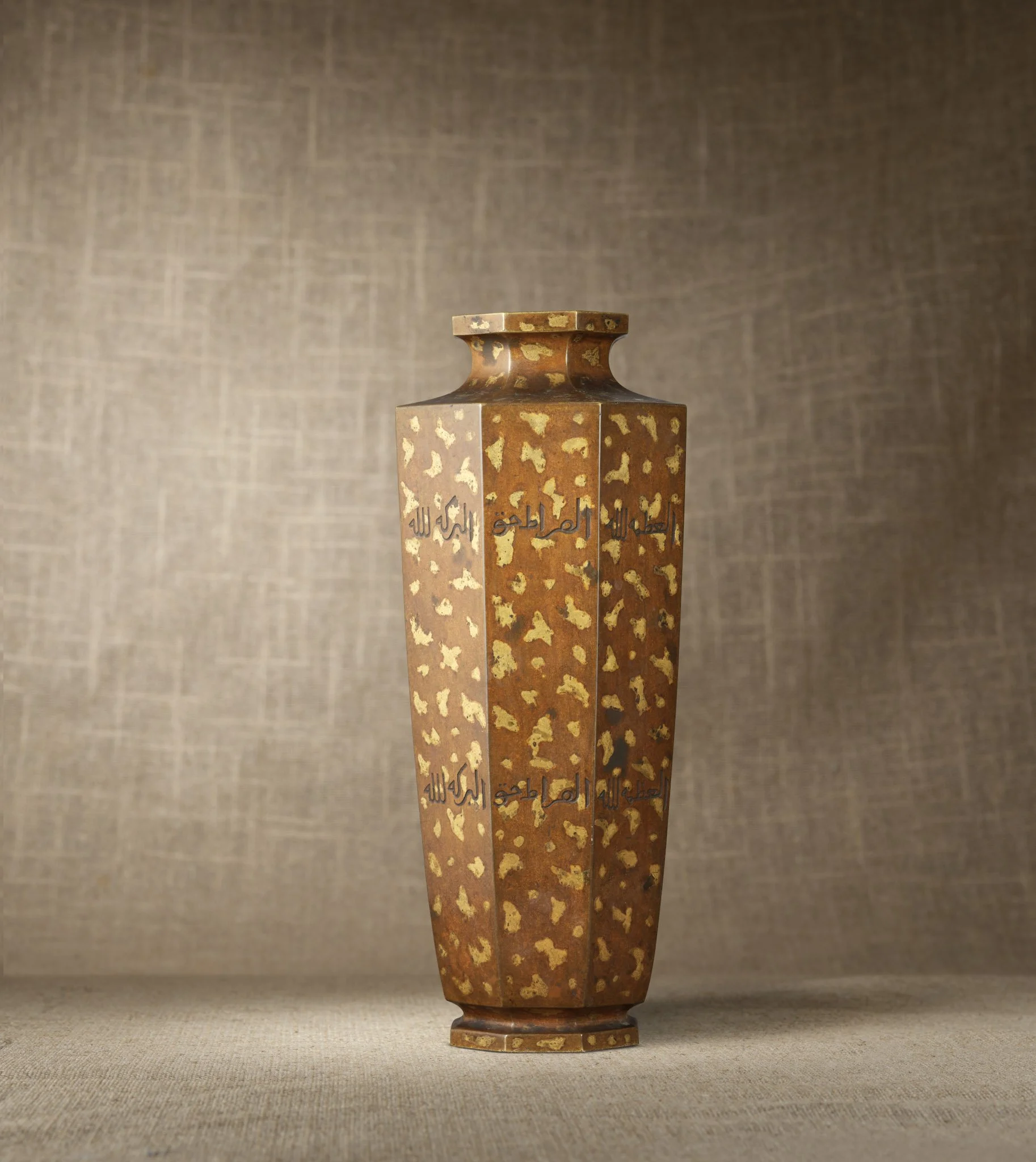 A lagold-splashed hexagonal bronze vase