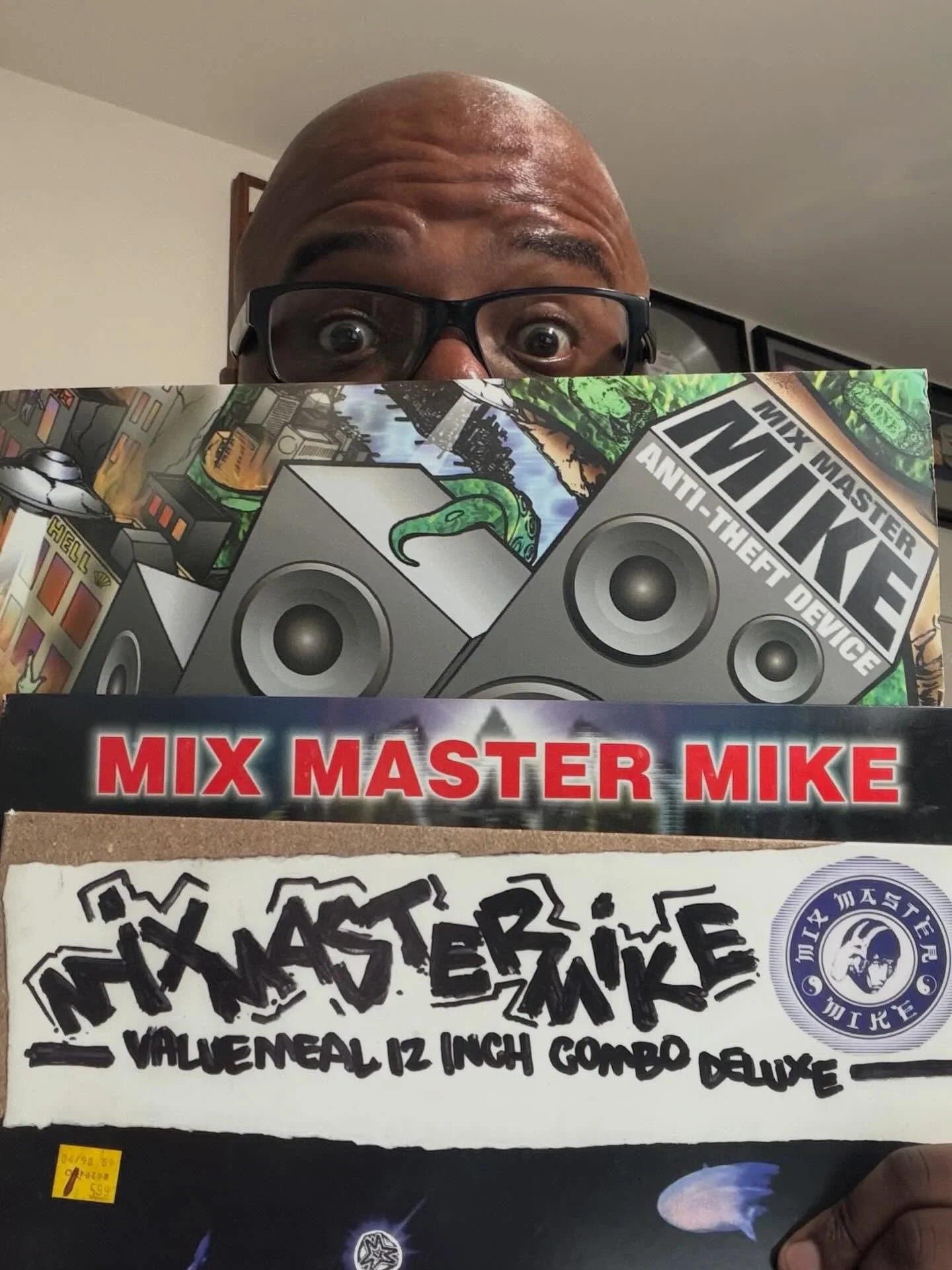 NO SLEEP &rsquo;TIL BEACON w/ MIX MASTER MIKE!!

Not even kidding&hellip;this is gonna be a really special night.

@blue_velvet_entertainment_ is turning a private Beacon Hill home into a hip-hop house party / fundraiser for @asmanyweirdosaspossible,