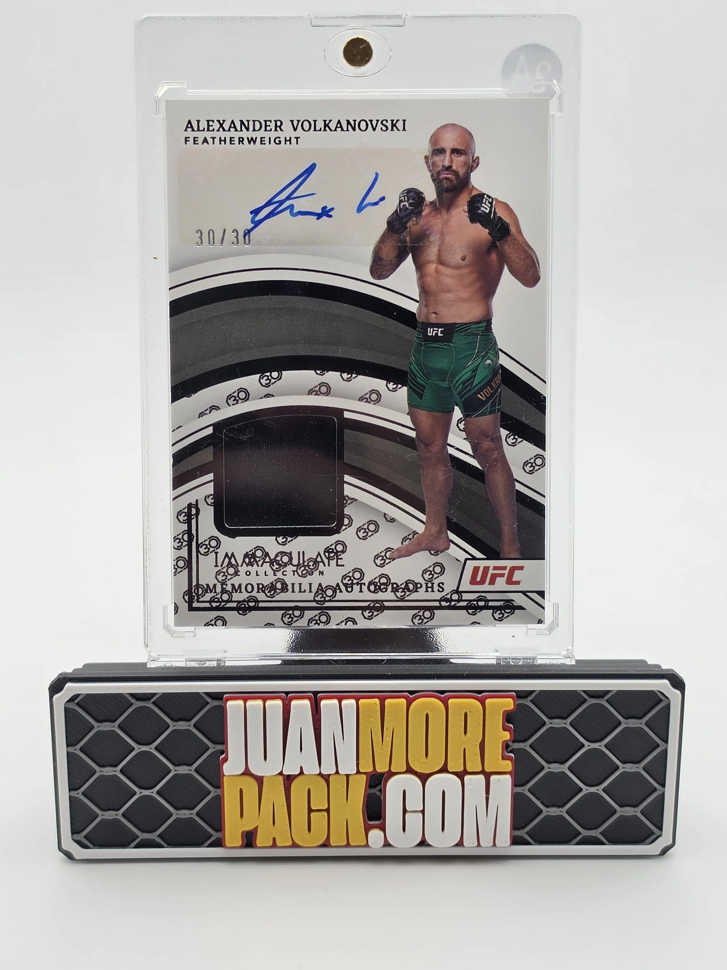 Alexander Volkanovski 2023 Panini Immaculate 30th Anniversary Patch Auto 30/30