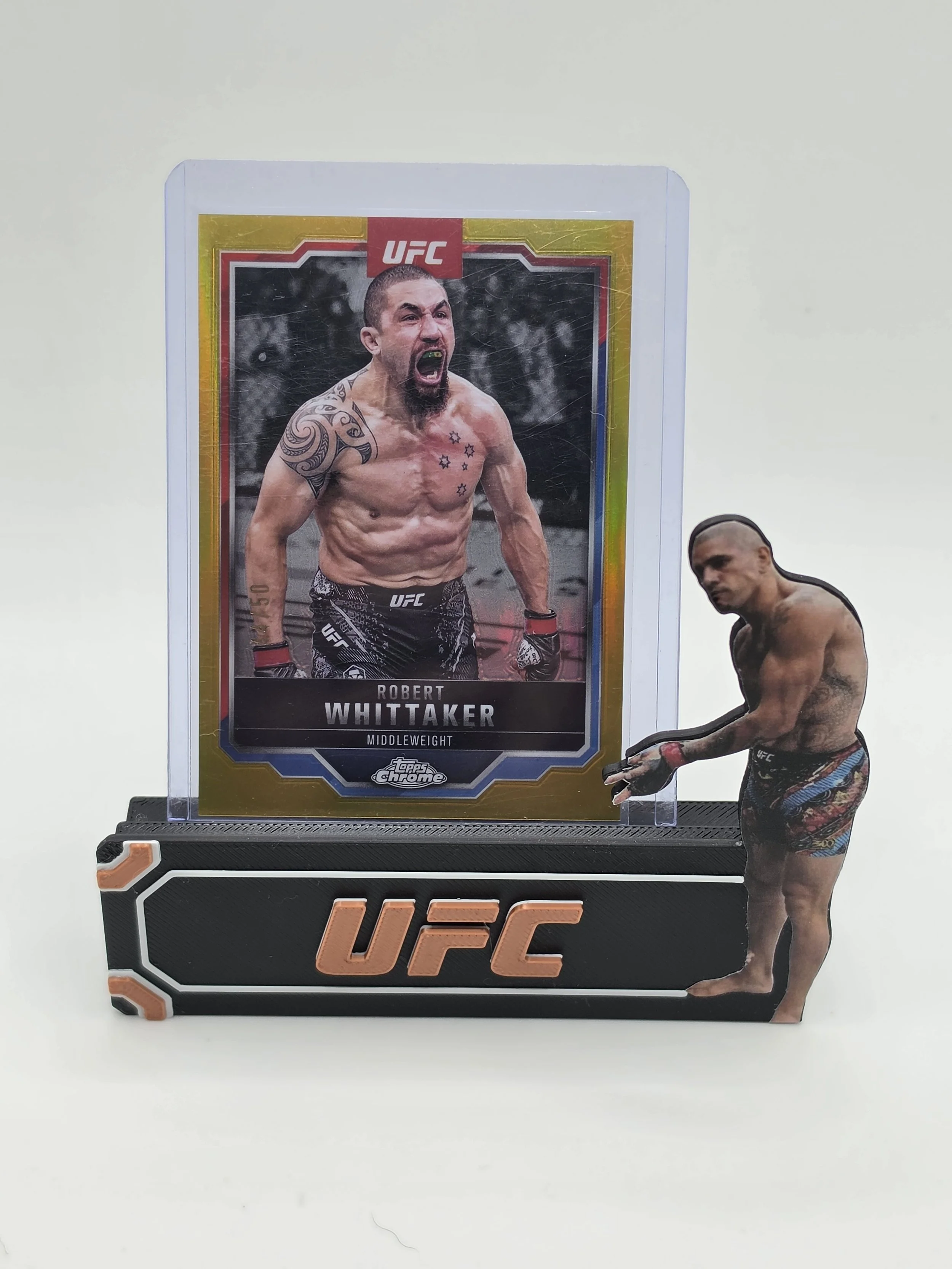 Robert Whittaker 2025 UFC Topps Chrome Gold 44/50