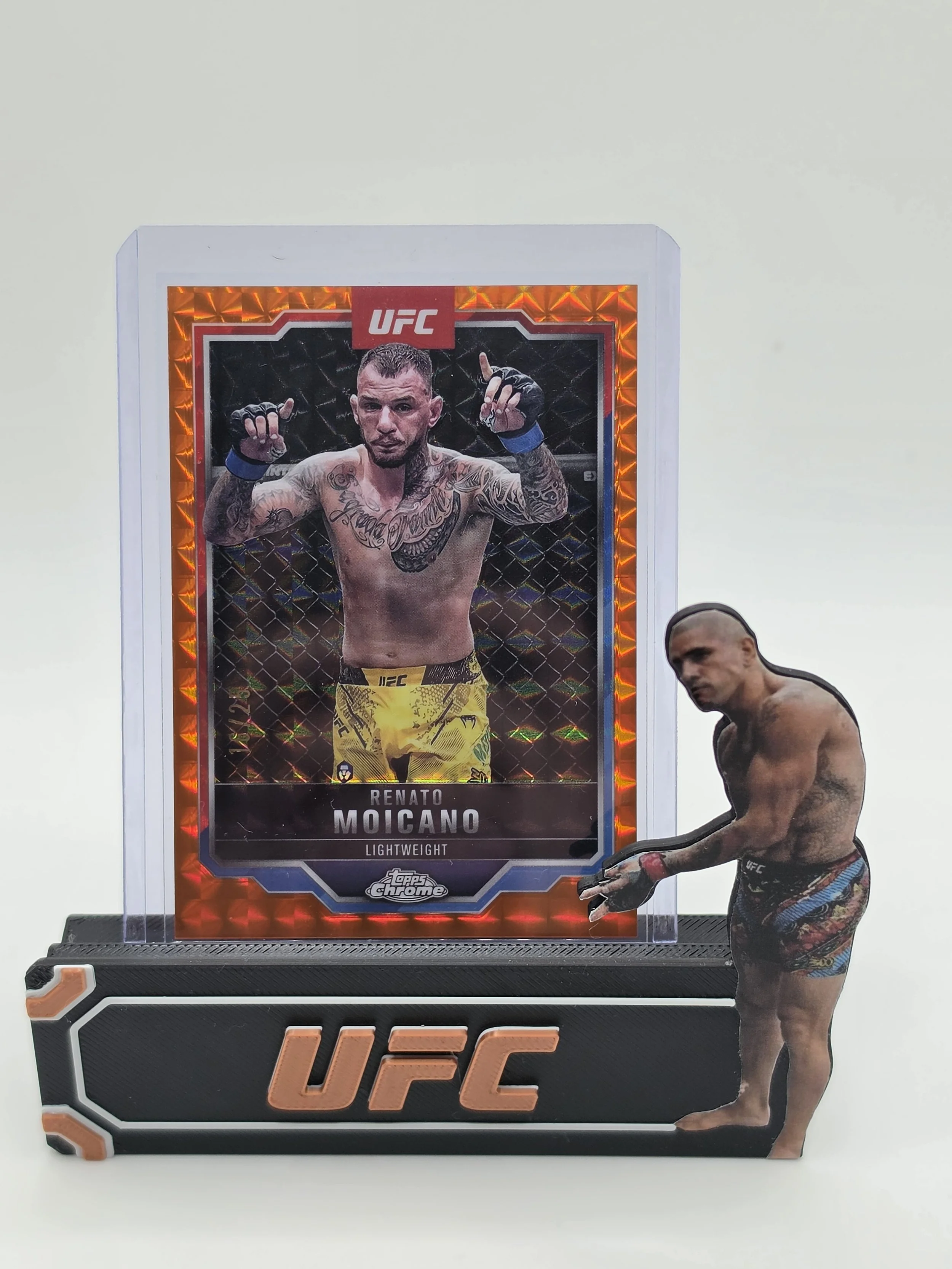 Renato Moicano 2025 UFC Topps Chrome Orange Geometric 16/25