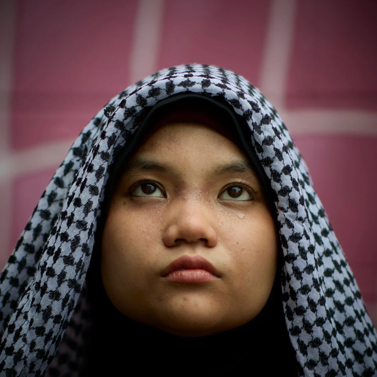Maryam ibnat ʿImrān 
Tears at Golgotha

Prints for sale

#canon #canonr5markⅱ #canonphotos #canonphotography #palestine #marymotherofjesus #artportrait #artphotography #alquds #jeruselam #golgotha