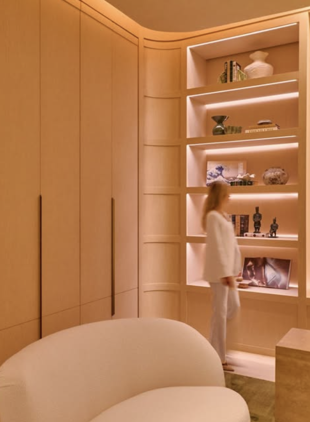 concierge services in office building on Miami Beach with hotel-level amenities