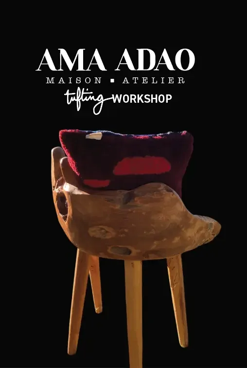 Afficge design d'une chaise en bois avec un coussin tufté par la Maison et Atelier Ama Adao créé par Chloé Fortunet, le tout contre un fond noir, avec du texte blanc indiquant 'AMA ADAO MAISON ATELIER tufting WORKSHOP'.