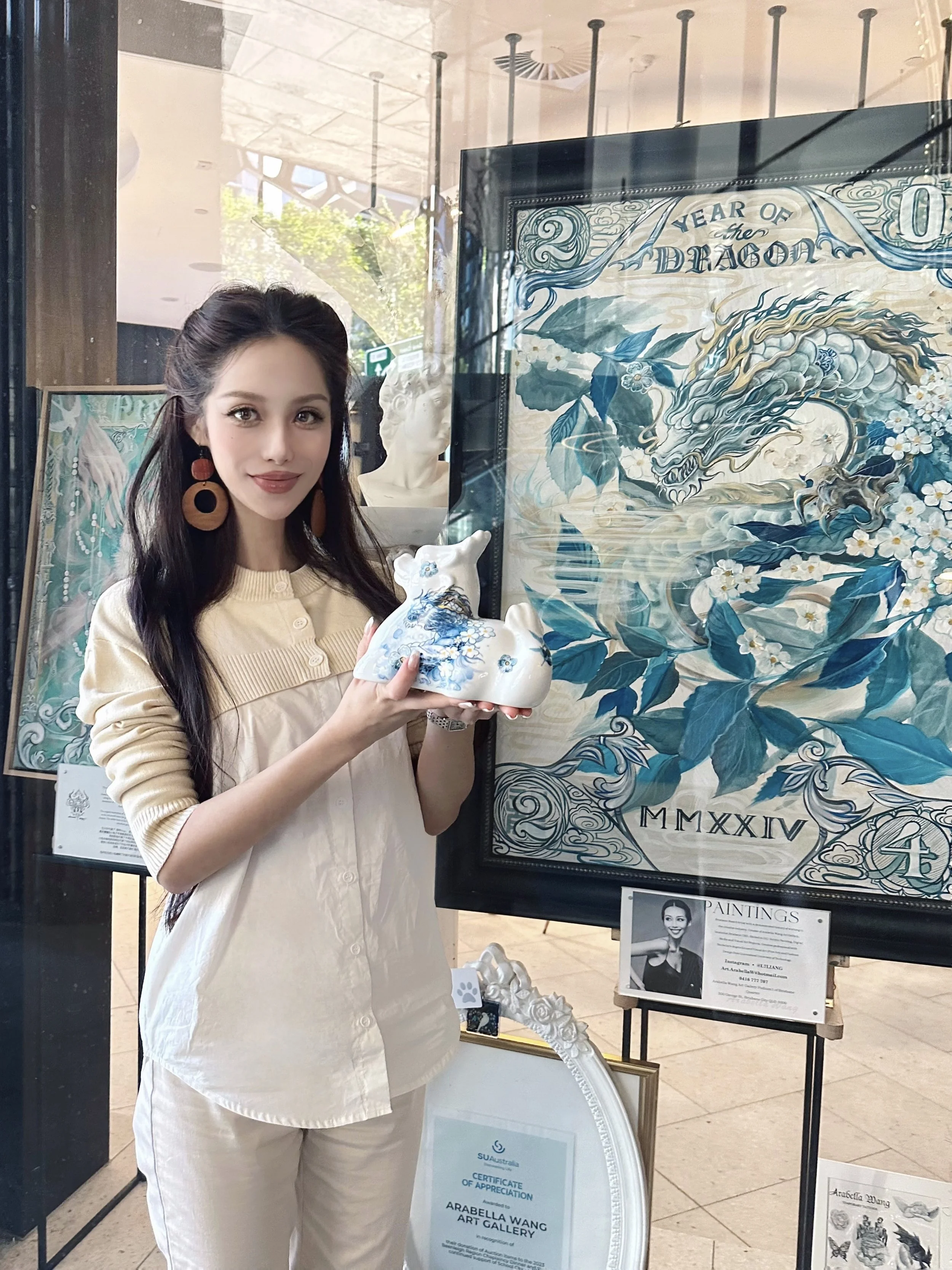 Bridging Cultures Through Art: Hand-Painted Art Meets Ceramic Tradition at Shenzhen Exhibition