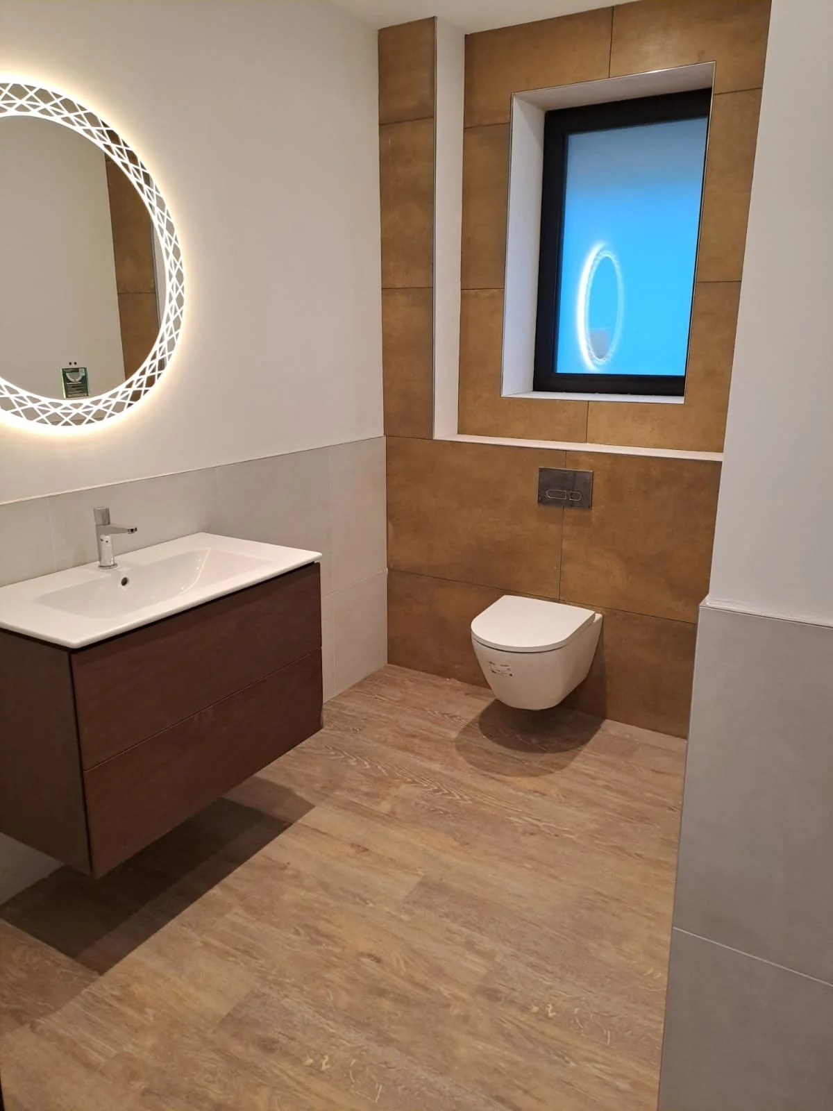taynotn toilets.jpg