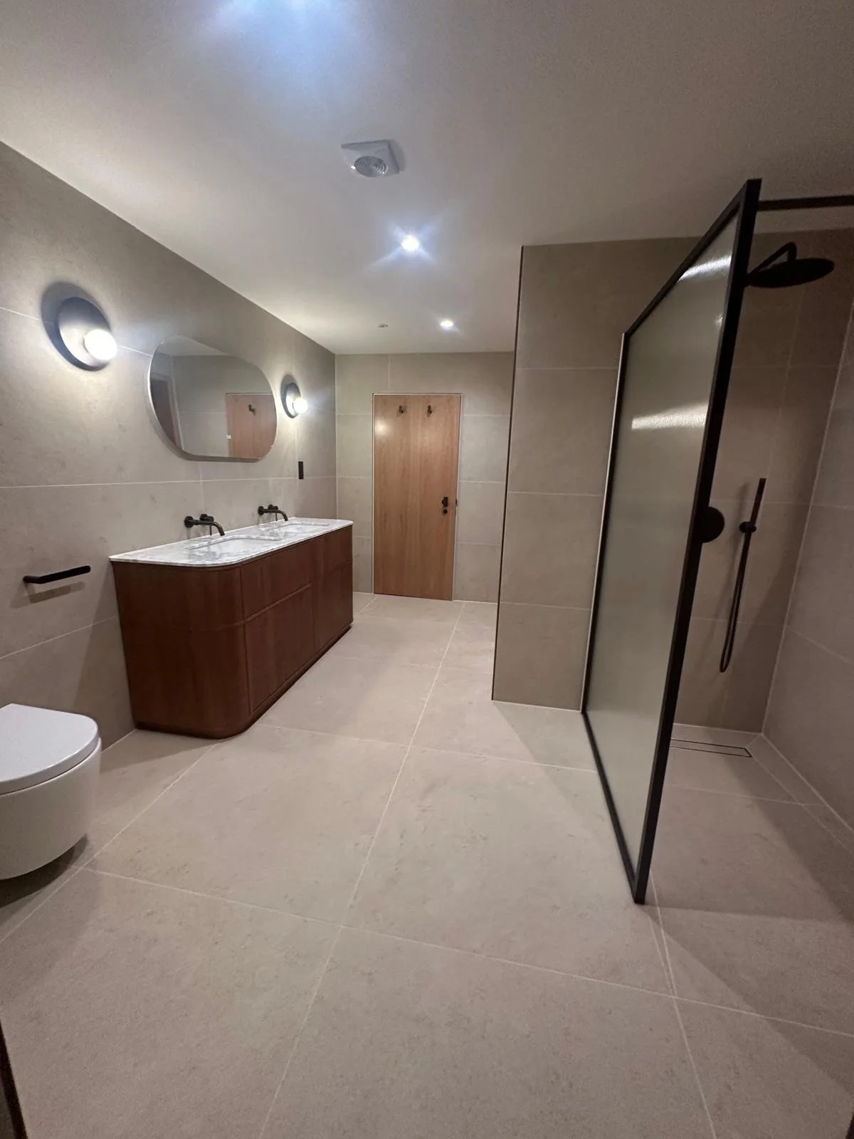 shower bathroom.jpg