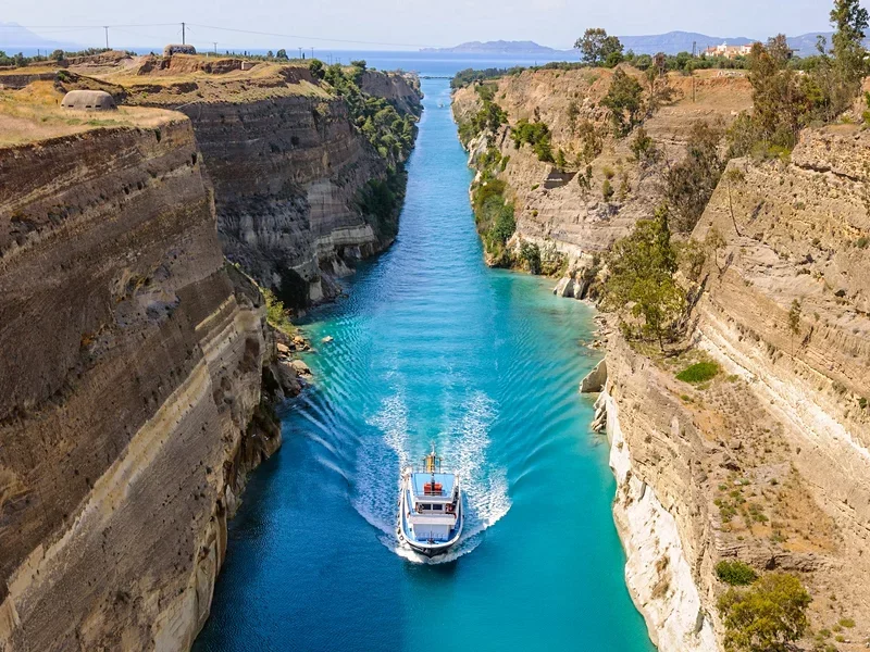 CORINTHE ET LOUTRAKI