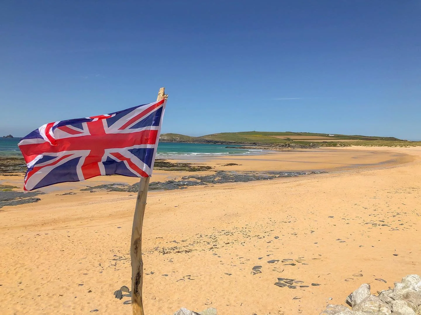 Beautiful View Out Across the Beach
&bull;
&bull;
&bull;
&bull;
&bull;
#padstow #constantinebay #cornwall #kernow #blueskys #green #nature #sky #magic #instaphoto #headland #unionjack #greatbritian #sand #beach