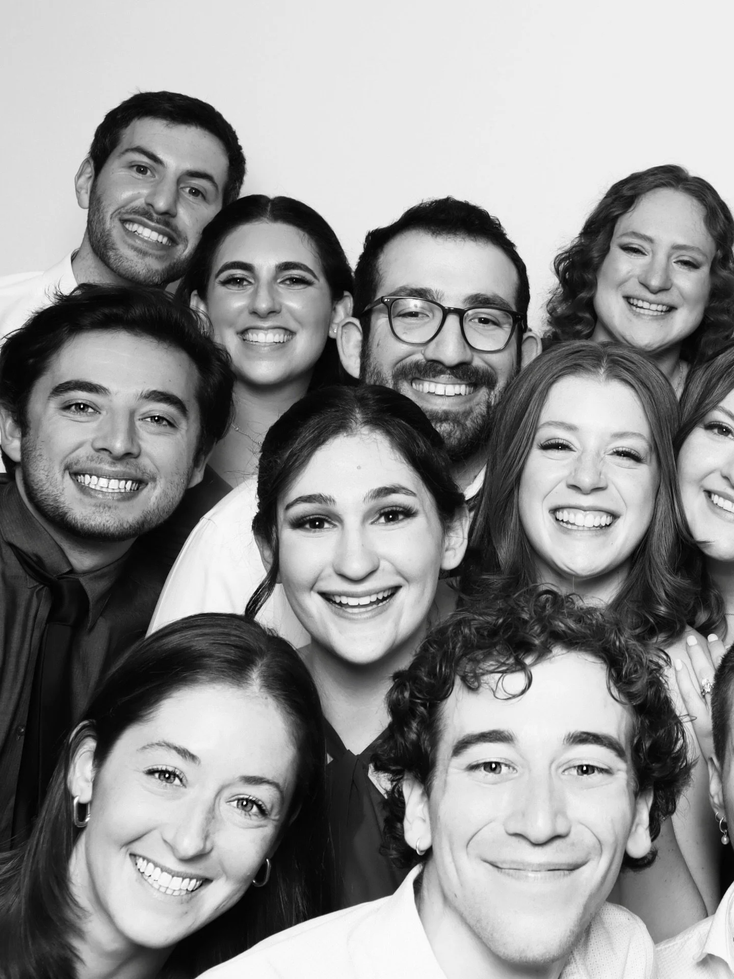 Our most asked onsite question, &ldquo;how many can squeeze in this pic?&rdquo; Our answer: let&rsquo;s make it happen 🩶 featuring Liz &amp; David + their guest at @finleycatering