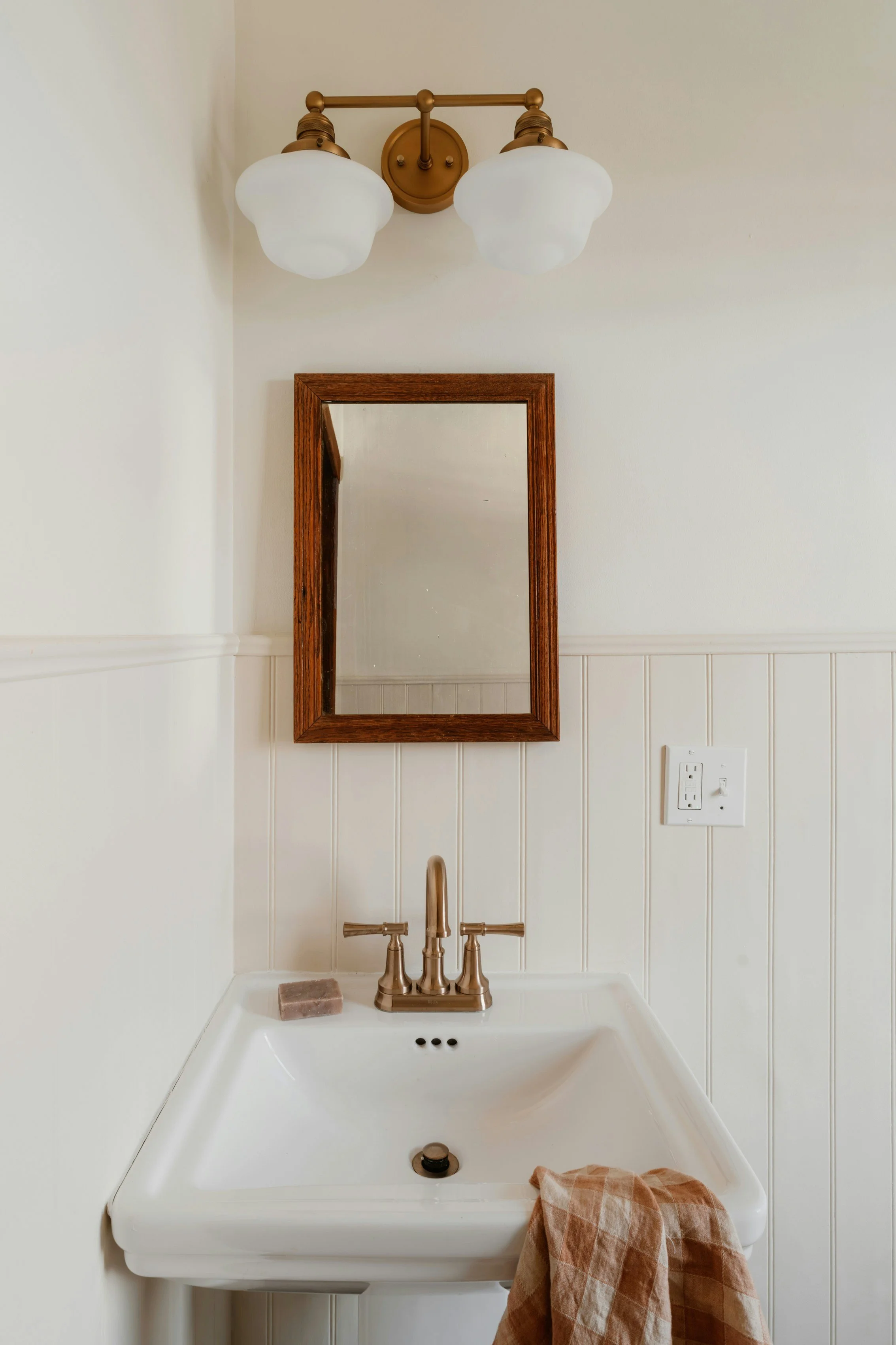 Vintage look brass and opaque glass bathroom wall light fitting