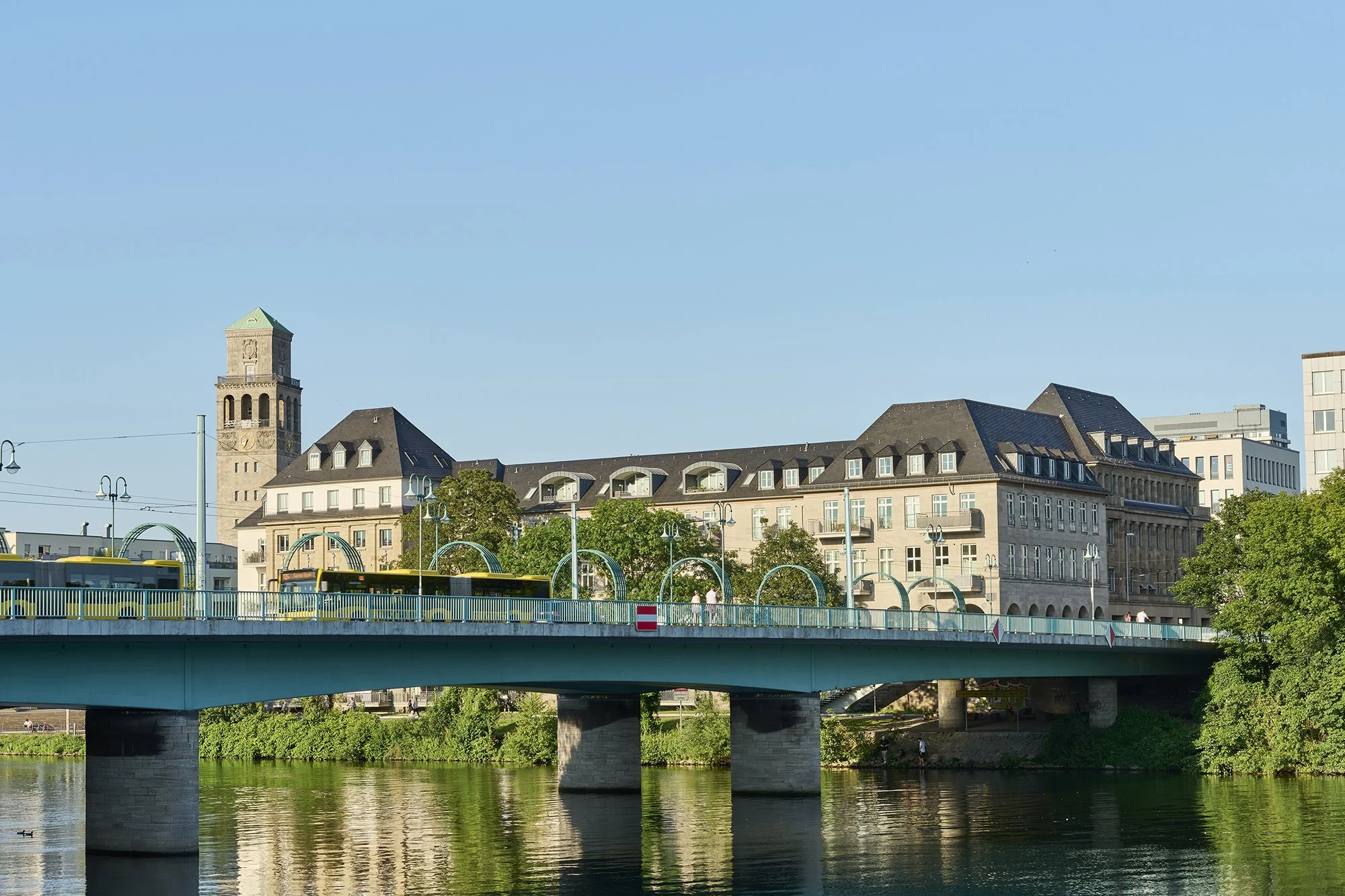 Architekturfoto vom Rathaus und der Innenstadt in Mülheim an der Ruhr