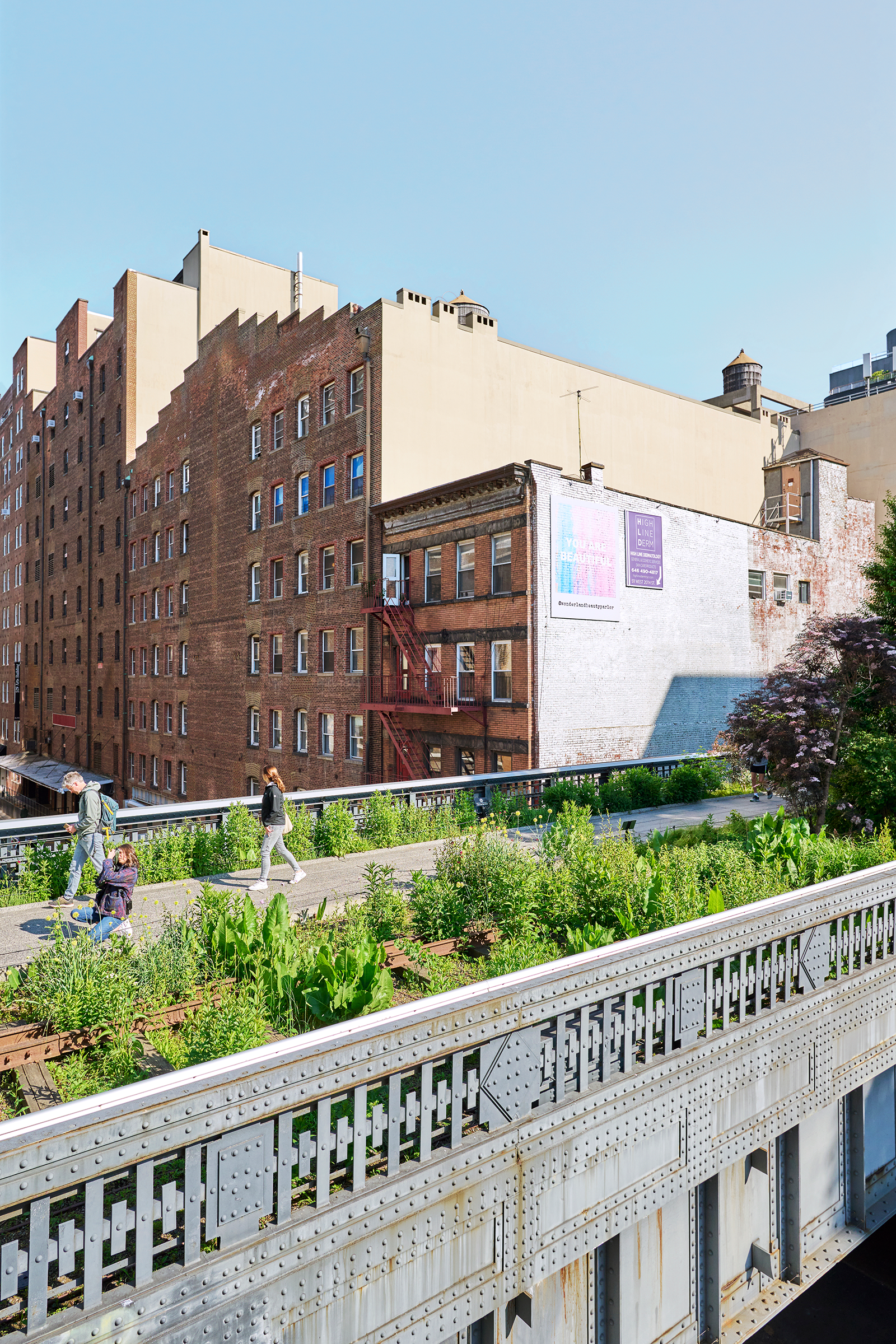 06-high-line-park_2400.webp