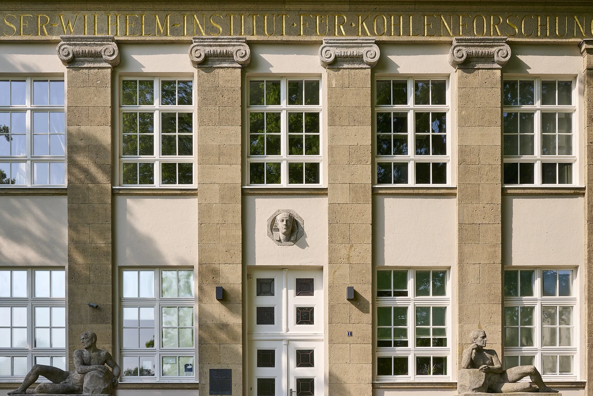 Detailfoto vom Max- Planck- Institut in Mülheim an der Ruhr
