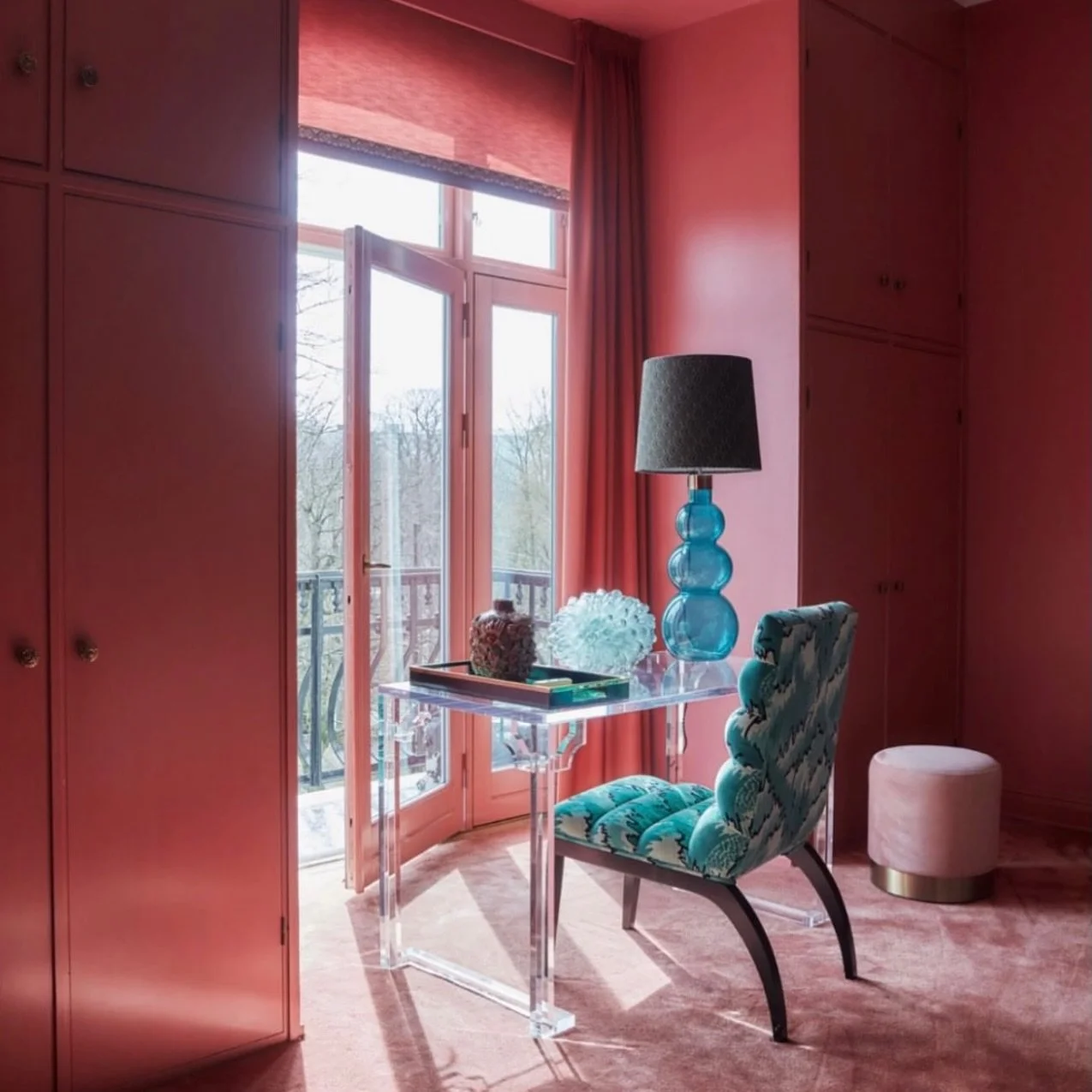 A quiet Rawbloom presence
in a space shaped by a beautiful eye
.
@voguescandinavia 
Featuring the beautiful home of Interior Designer @stinehollesen
.
📷 @birgittawolfgang 
⌨️ @lisa_hasselgard_rowe
.
#tinatramp #rawbloom #contemporaryceramics #vogues