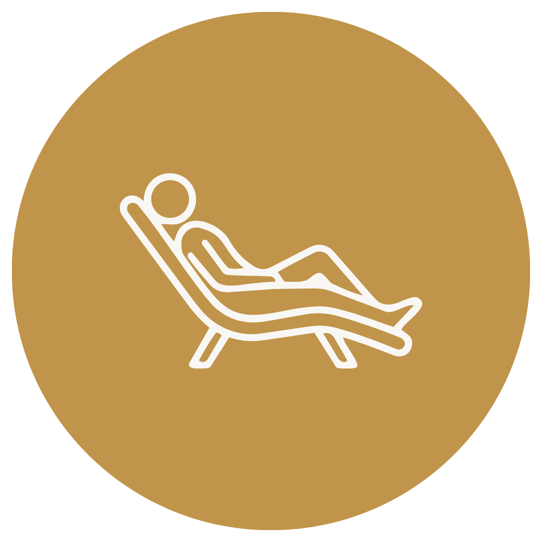 Symbole d'une personne allongée sur un fauteuil inclinable, suggérant la relaxation ou un service de détente