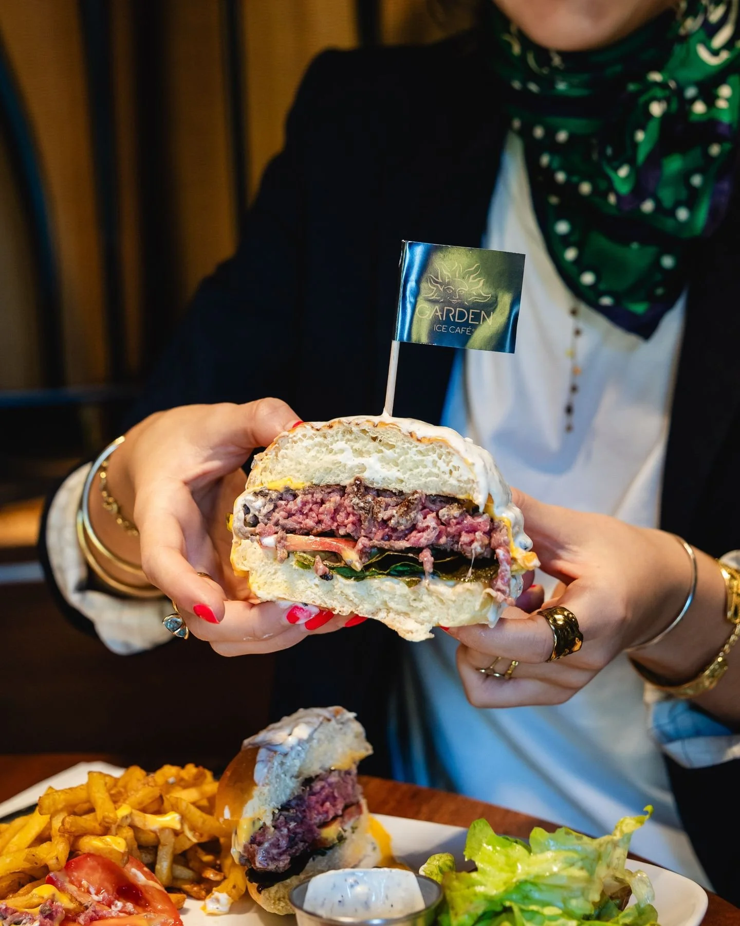 Le partage c'est bien, mais le Royal &agrave; la Truffe... on le garde pour soi 👑

Garden Ice Caf&eacute; 🌞 
Le bonheur &agrave; toute heure 
Brive, P&eacute;rigueux, Orl&eacute;ans, Charleville

#gardenicecafe #burger #brasserie #royaltruffe