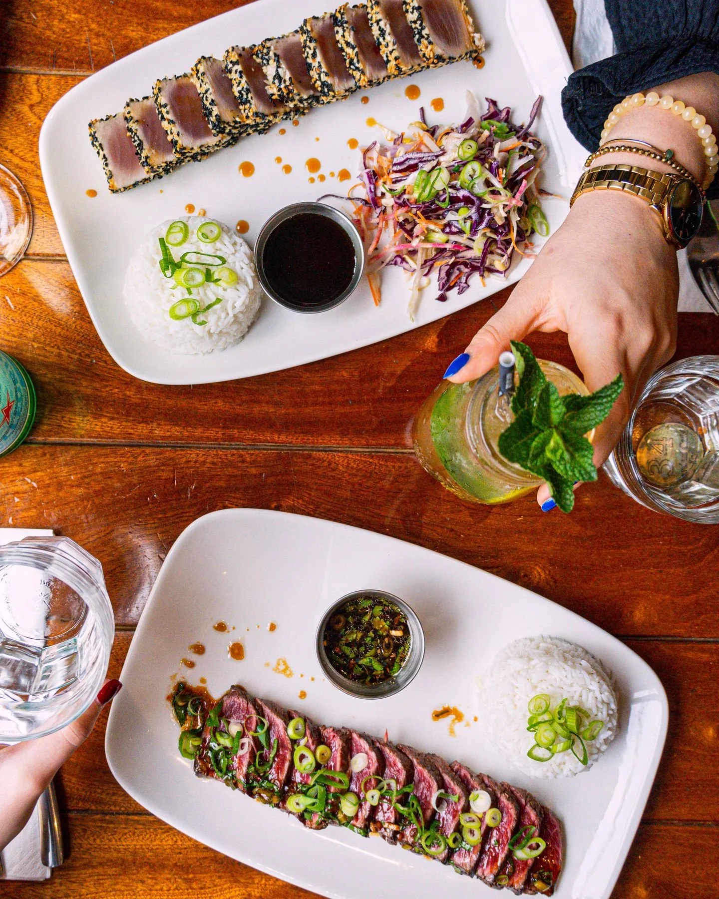 Voil&agrave; un duo comme on l'aime ! Cot&eacute; mer ou Cot&eacute; terre ? That is the question. 🐟🥩

Garden Ice 🌞 
Le bonheur &agrave; toute heure
Brive, P&eacute;rigueux, Orl&eacute;ans, Charleville

#gardenicecafe #brasserie #menugardenice #re