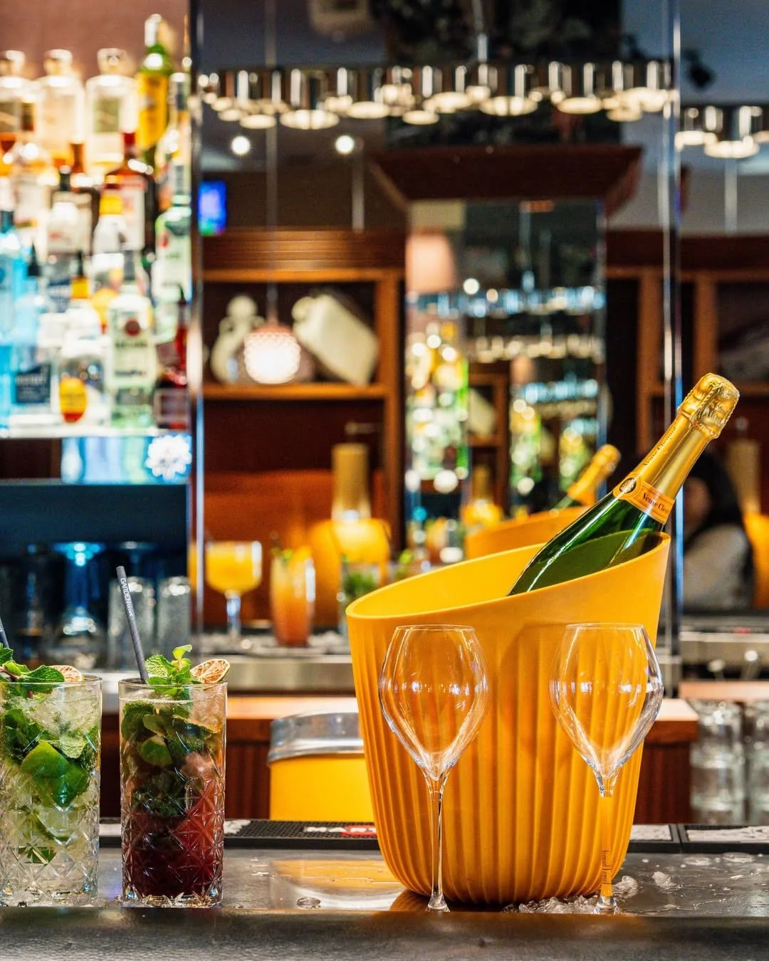 Bar avec bouteille de champagne au Garden Ice Café