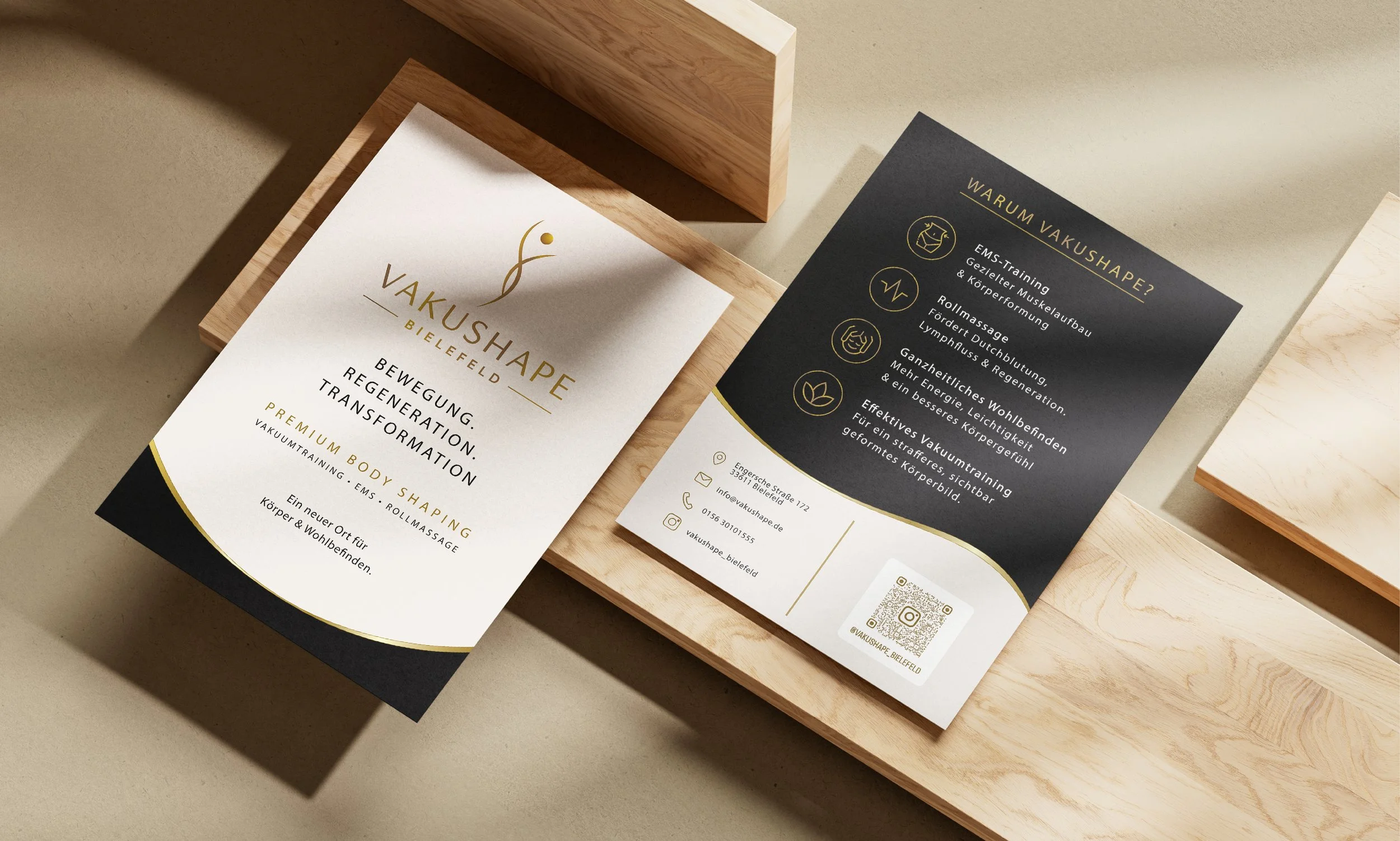 Das Bild zeigt ein Flyer-Design für das Unternehmen Vakushape designed von Mifeba-Design