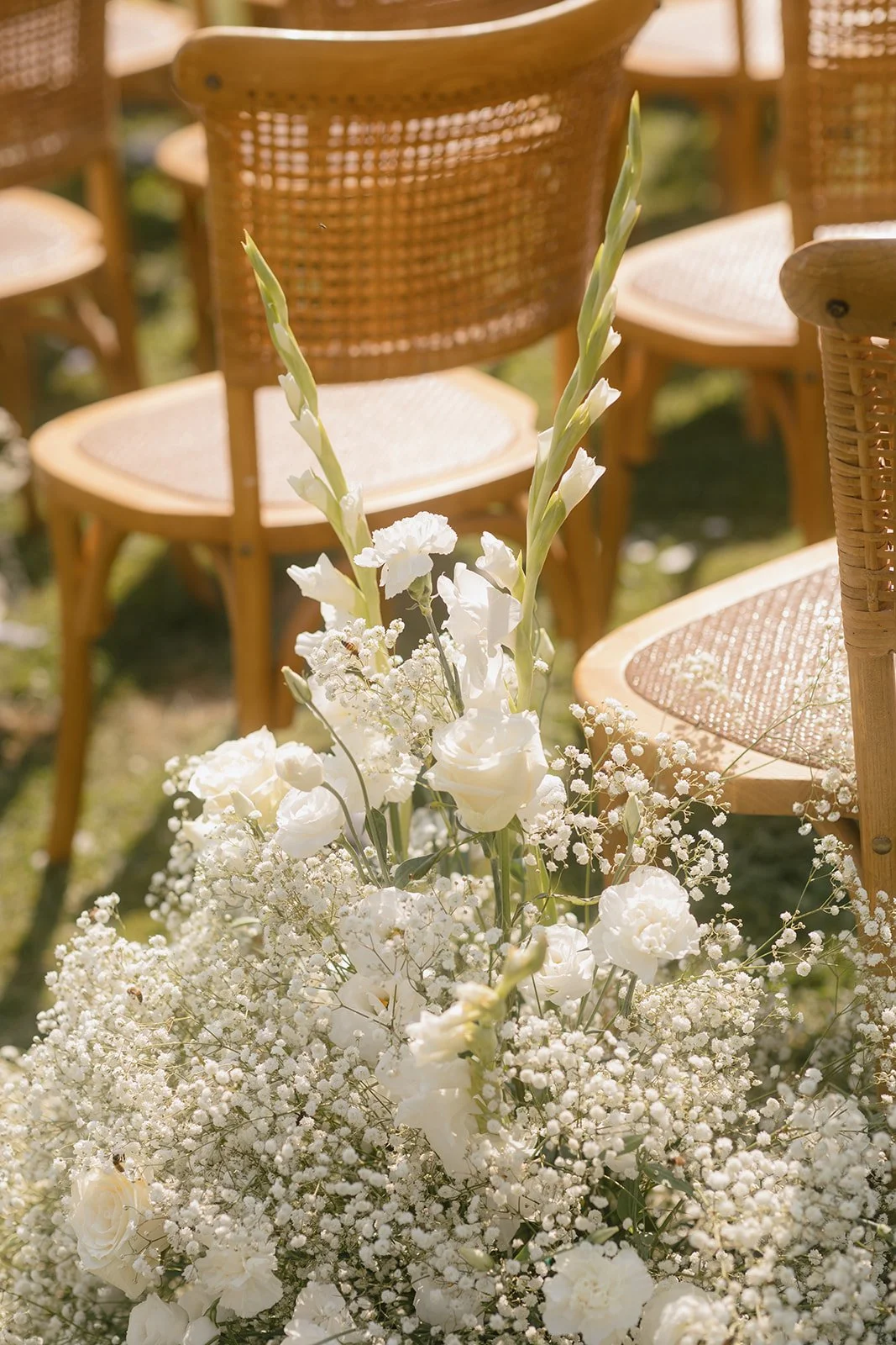 flower installation at a wedding ceremony in summer at Casale De Pasquinelli